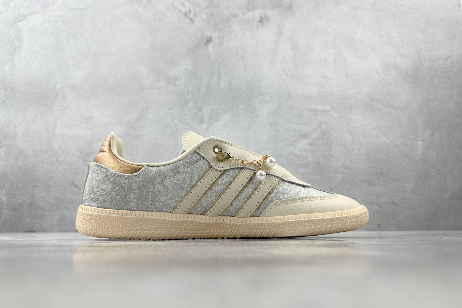 R 版 
出口订单  adidas originals SAMBA OG浅灰

货号 ：JQ2616
尺