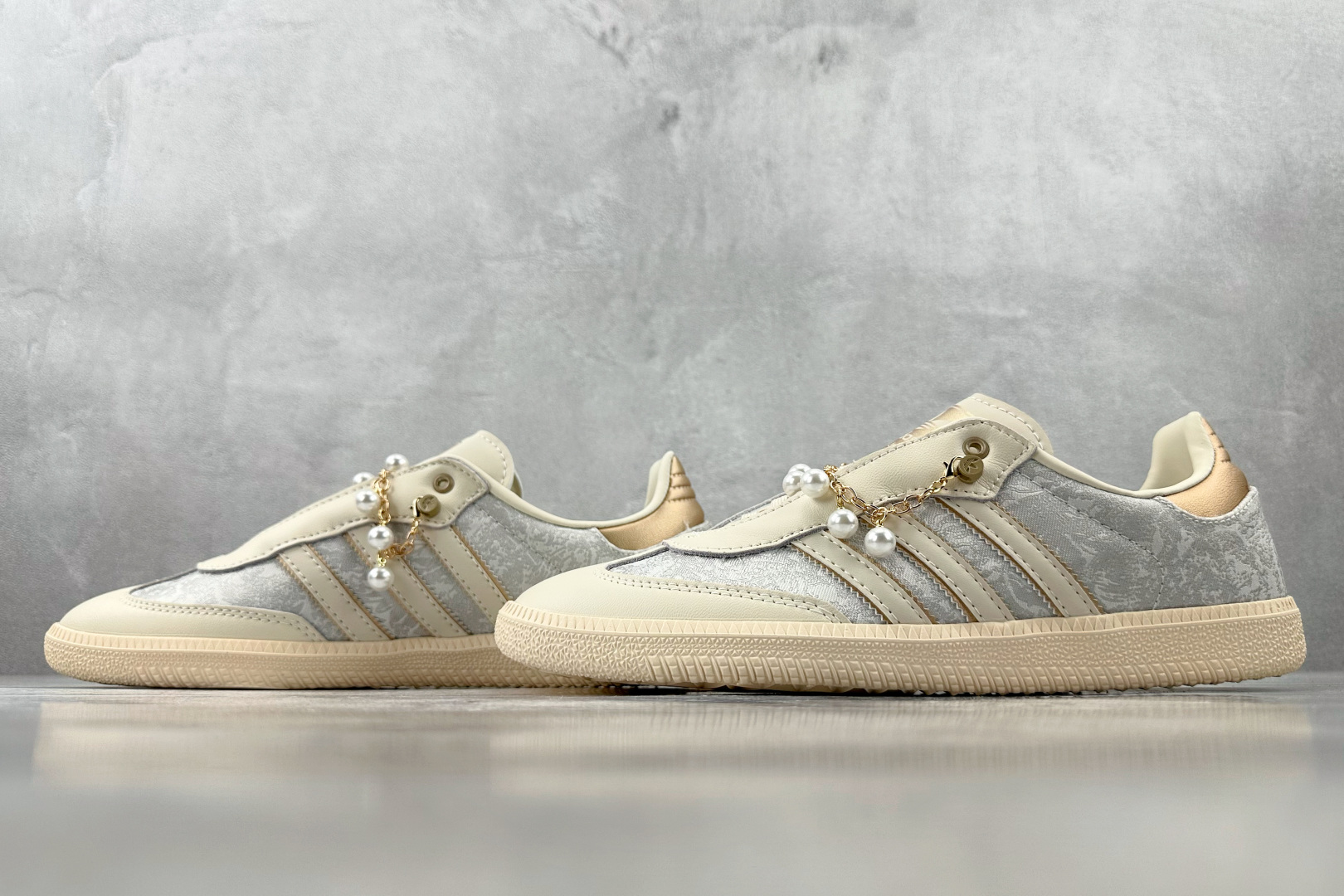 R 版 
出口订单  adidas originals SAMBA OG浅灰

货号 ：JQ2616
尺