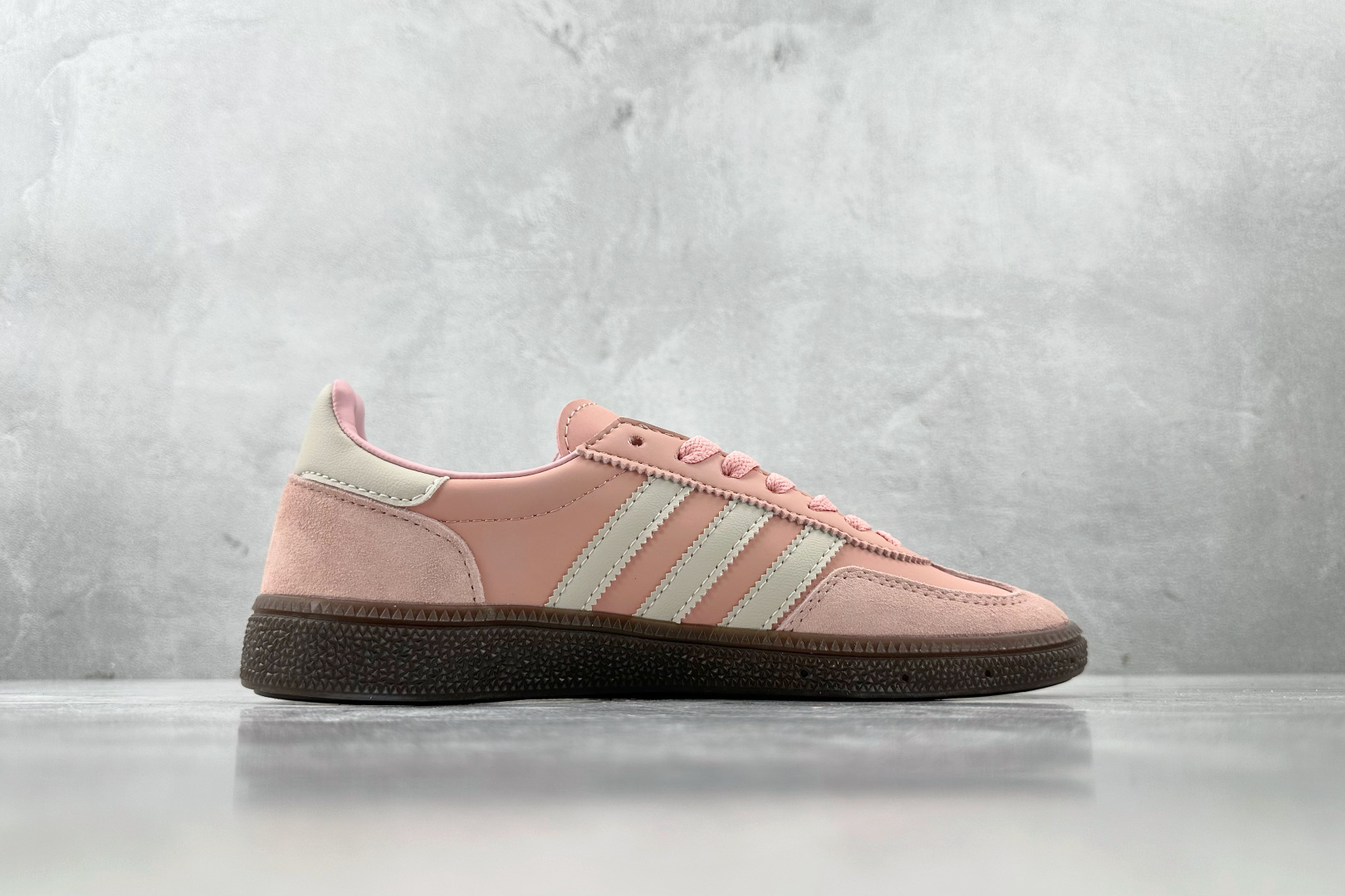 R 版 
出口订单  adidas originals HANDBALL SPEZIAL 粉色

货号 