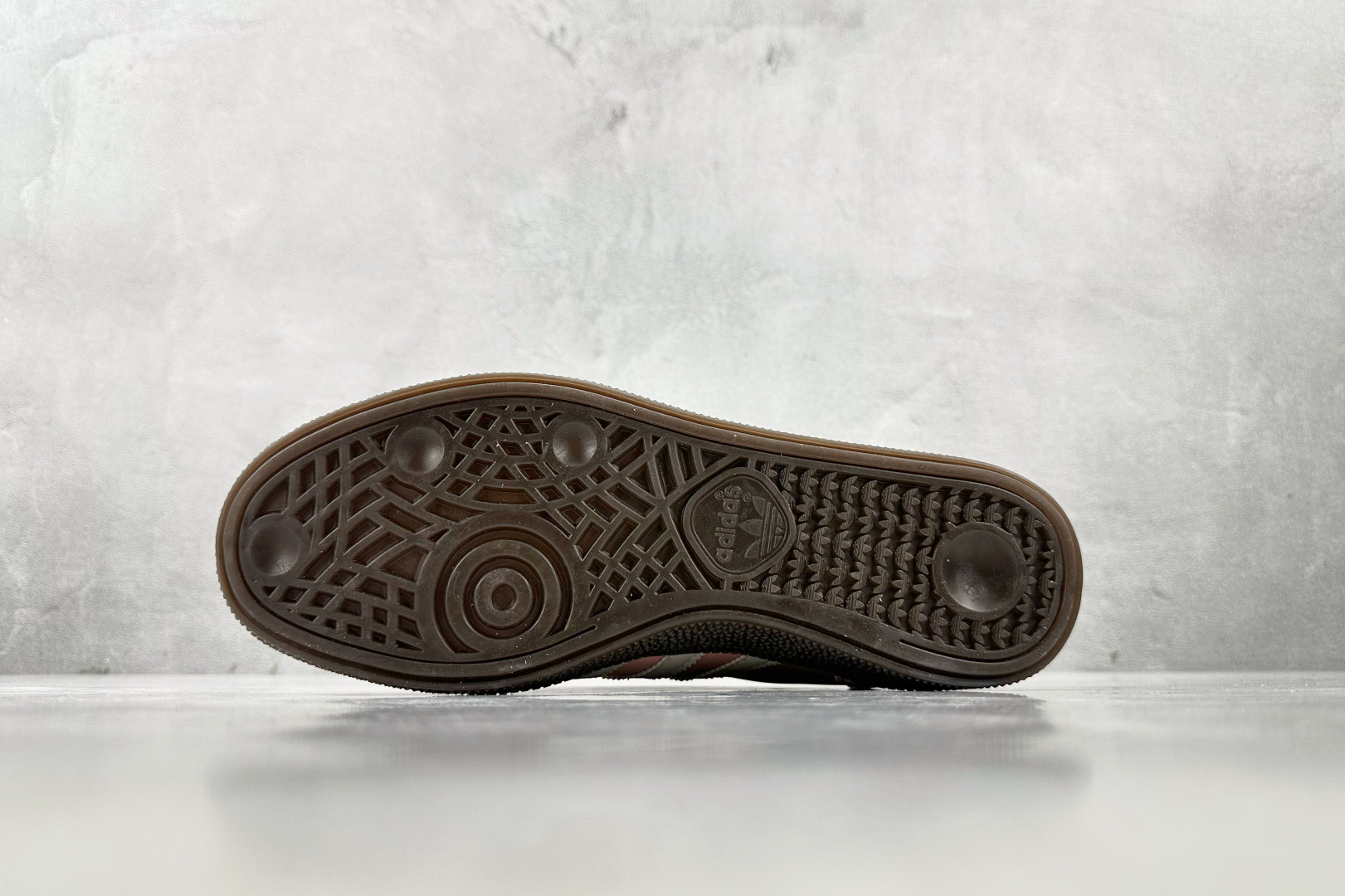 R 版 
出口订单  adidas originals HANDBALL SPEZIAL 粉色

货号 