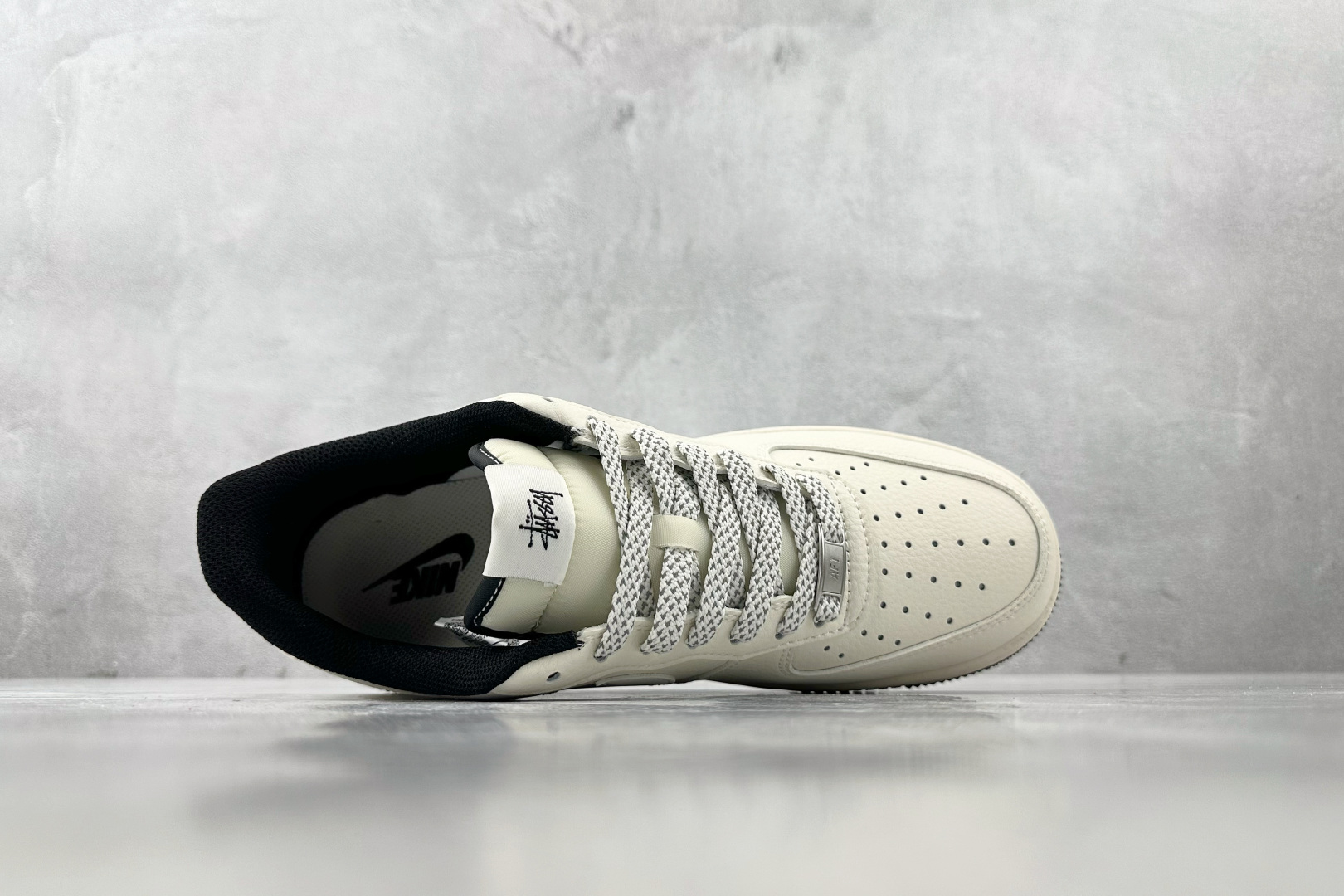 XC 
Nike Air Force 1'07  斯图西 联名 米白

货号：XZ6188 713
尺码