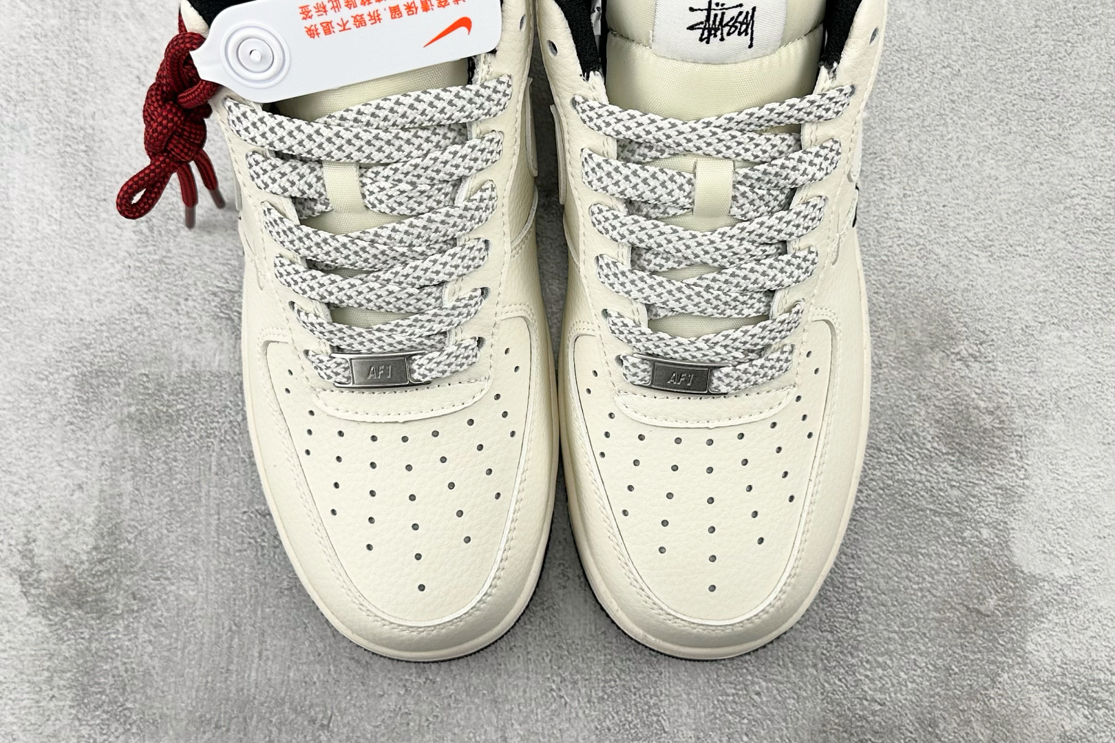 XC 
Nike Air Force 1'07  斯图西 联名 米白

货号：XZ6188 713
尺码