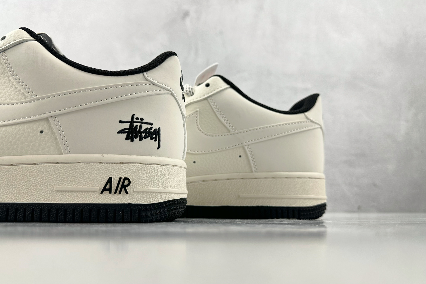 XC 
Nike Air Force 1'07  斯图西 联名 米白

货号：XZ6188 713
尺码