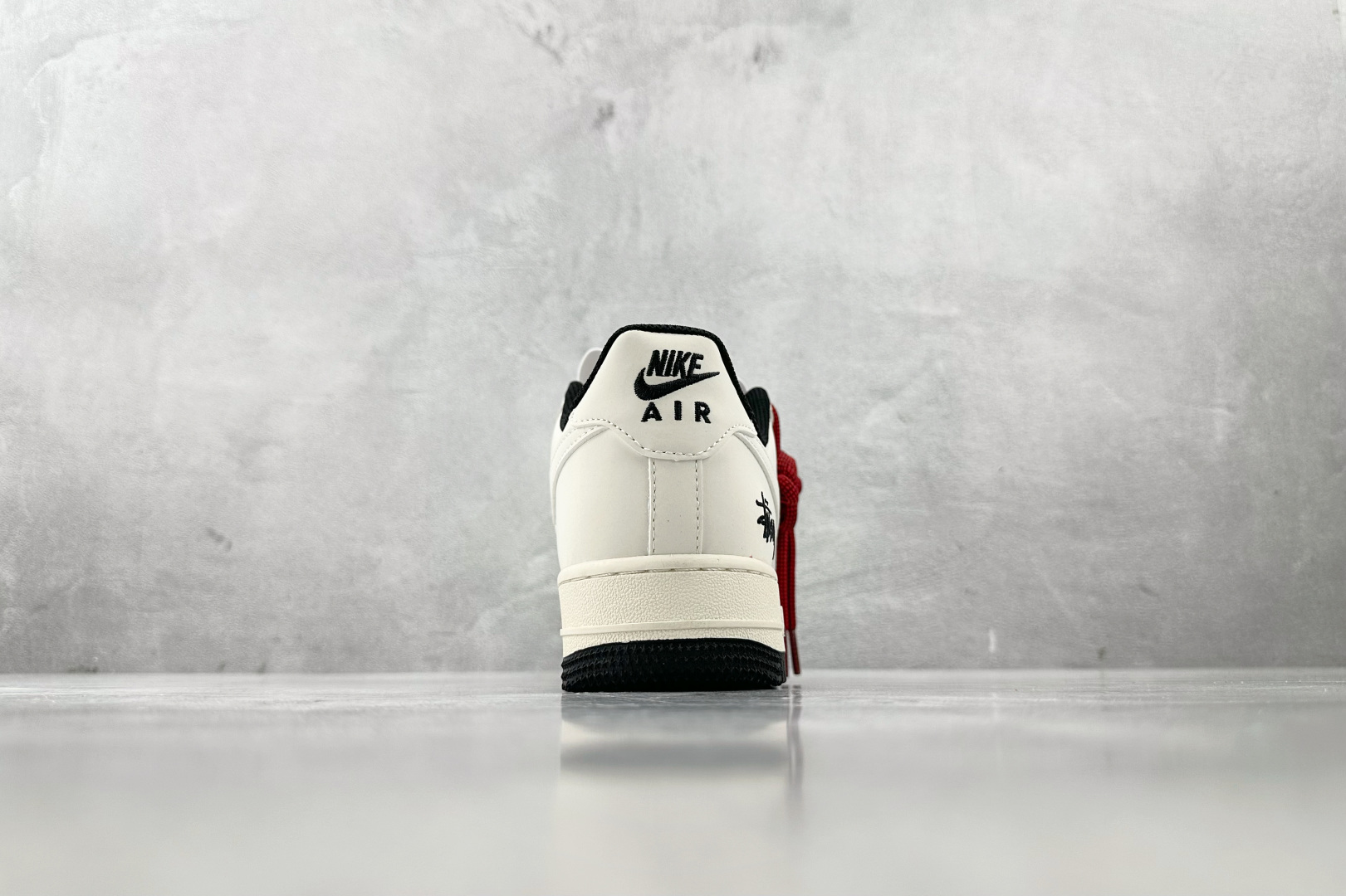 XC 
Nike Air Force 1'07  斯图西 联名 米白

货号：XZ6188 713
尺码