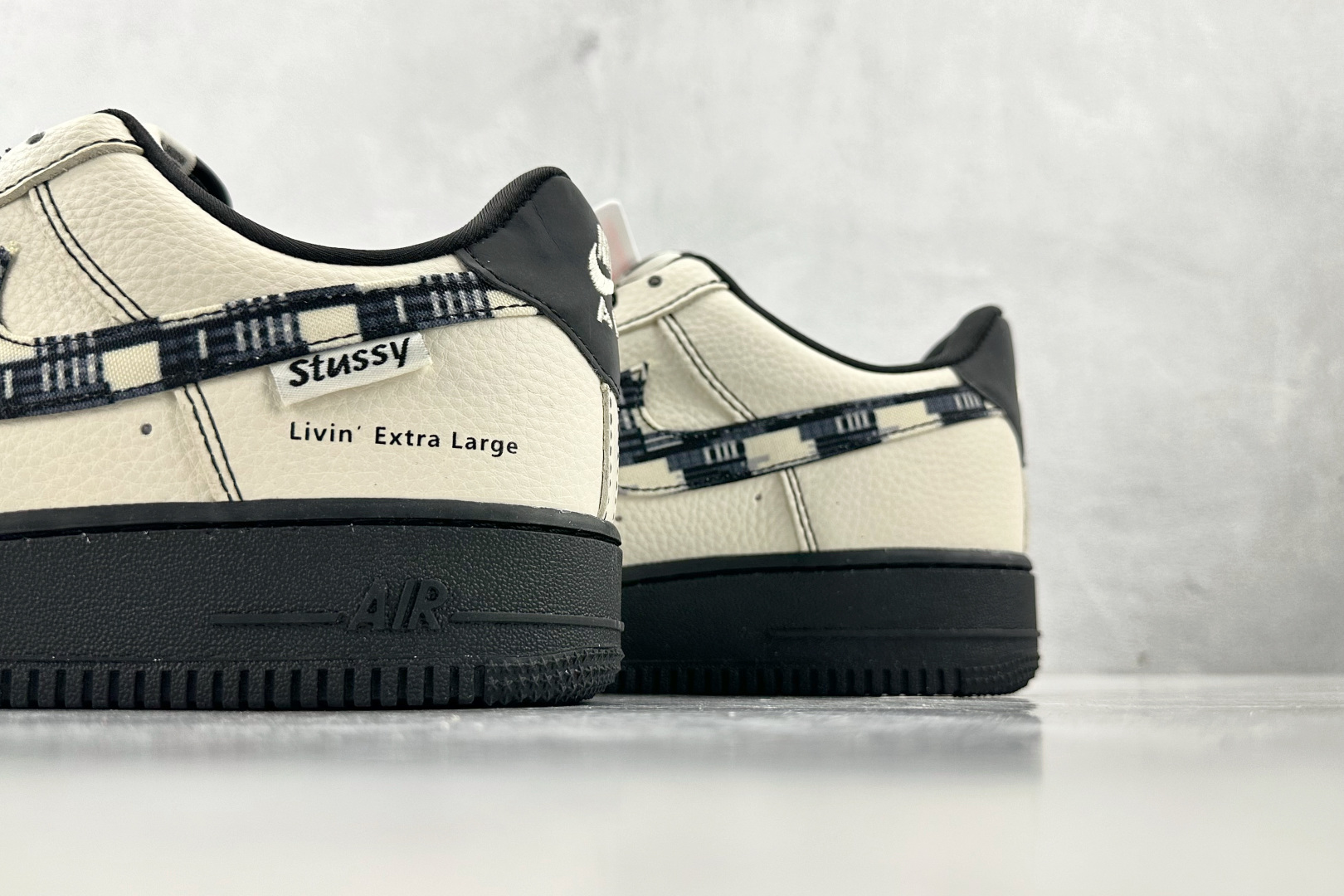 XC 
Nike Air Force 1'07  斯图西 联名 米白黑

货号：KK1988 071
尺