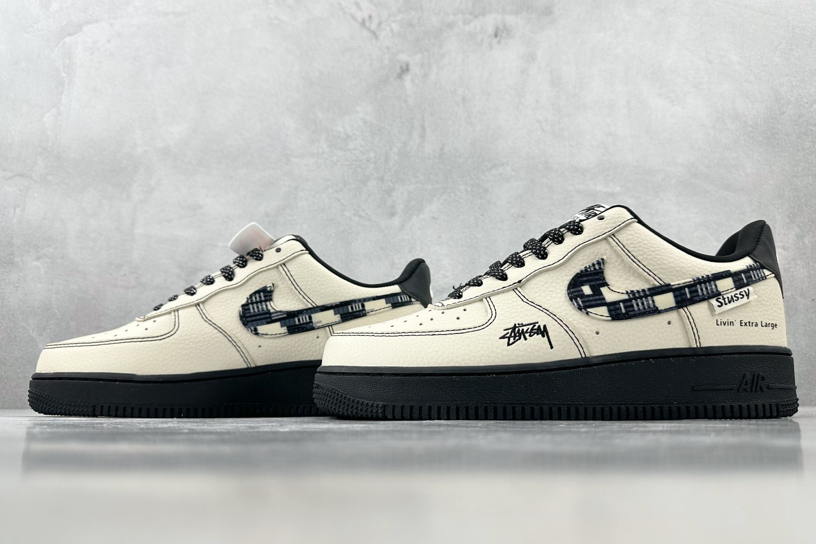 XC 
Nike Air Force 1'07  斯图西 联名 米白黑

货号：KK1988 071
尺