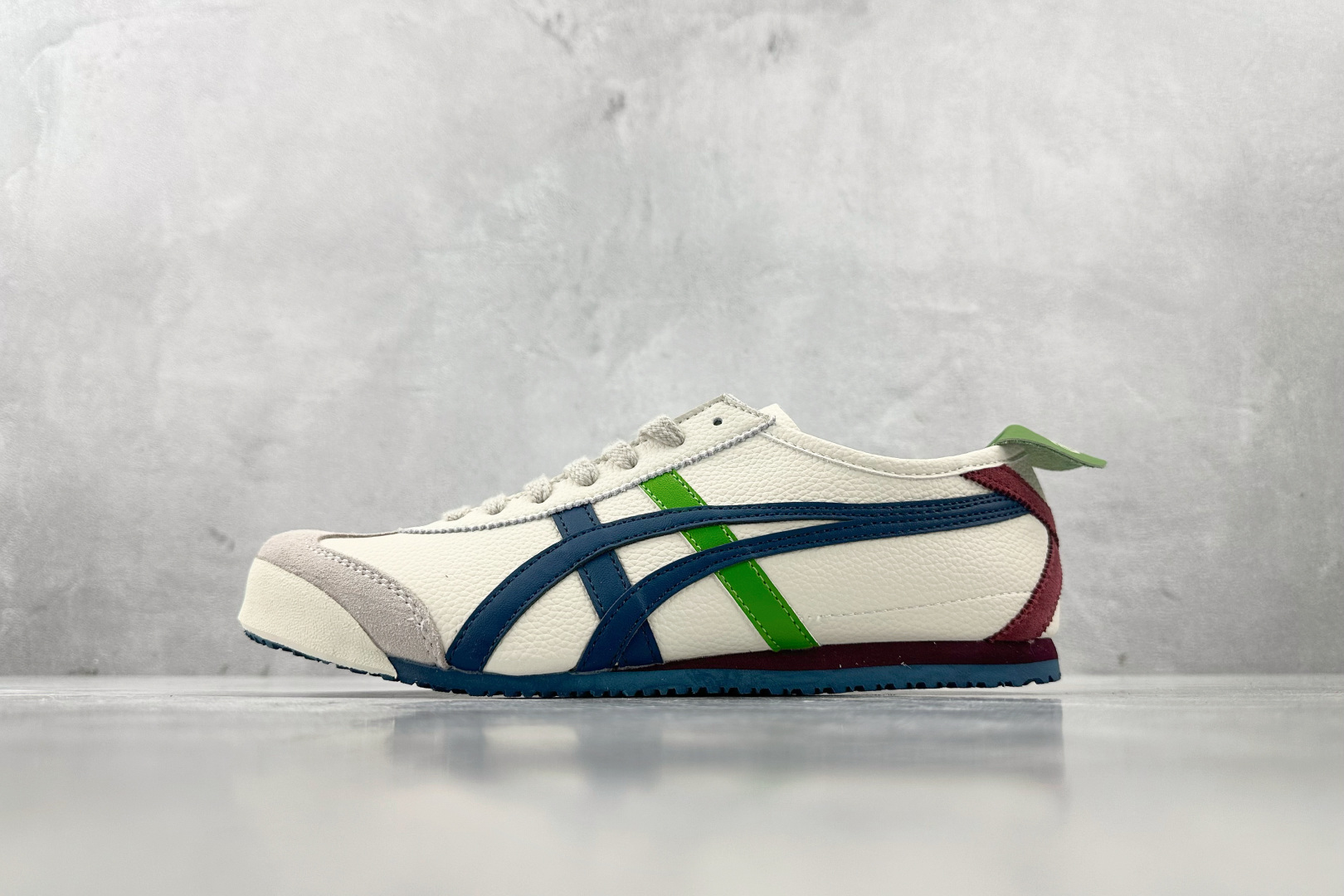 ZX 神版 
Onitsuka Tiger鬼塚虎 MEXICO 66 白蓝绿

货号：1183A201-