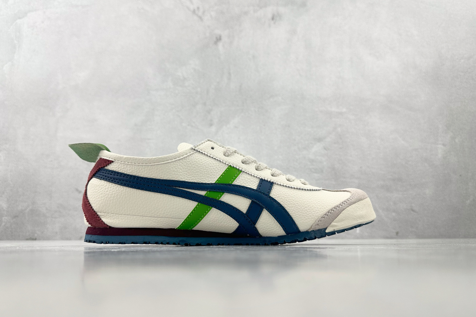 ZX 神版 
Onitsuka Tiger鬼塚虎 MEXICO 66 白蓝绿

货号：1183A201-