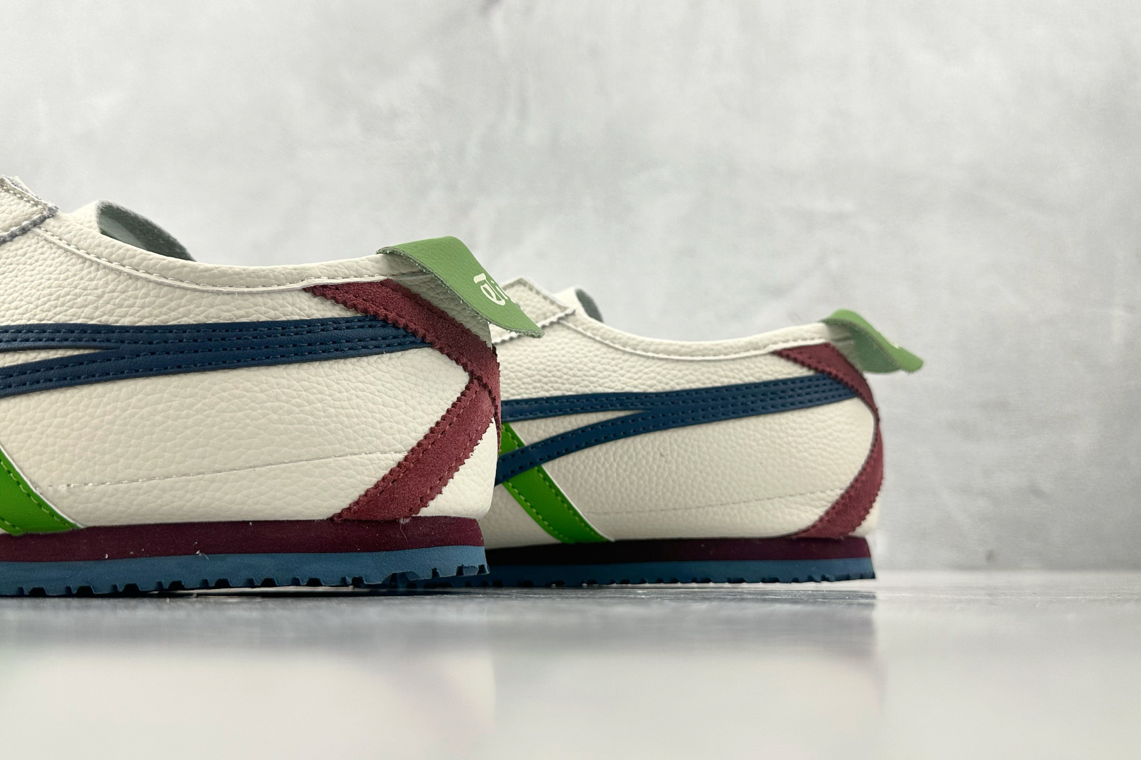 ZX 神版 
Onitsuka Tiger鬼塚虎 MEXICO 66 白蓝绿

货号：1183A201-