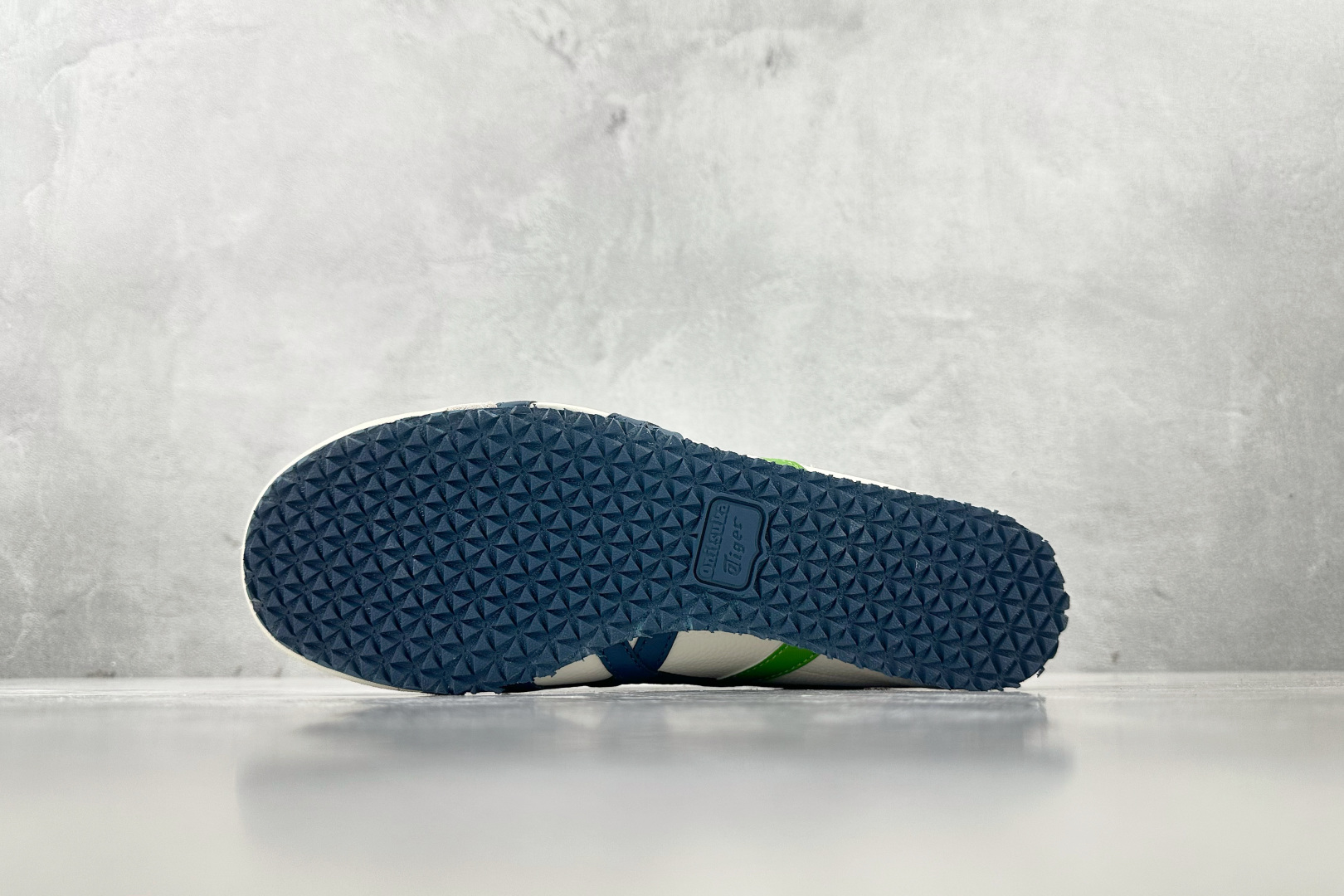 ZX 神版 
Onitsuka Tiger鬼塚虎 MEXICO 66 白蓝绿

货号：1183A201-
