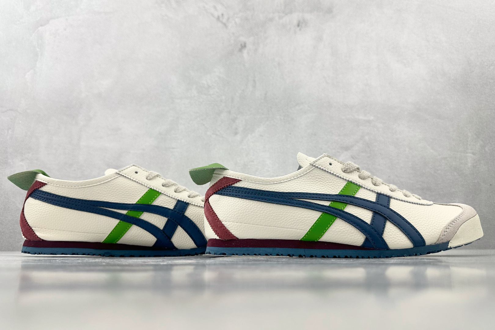 ZX 神版 
Onitsuka Tiger鬼塚虎 MEXICO 66 白蓝绿

货号：1183A201-
