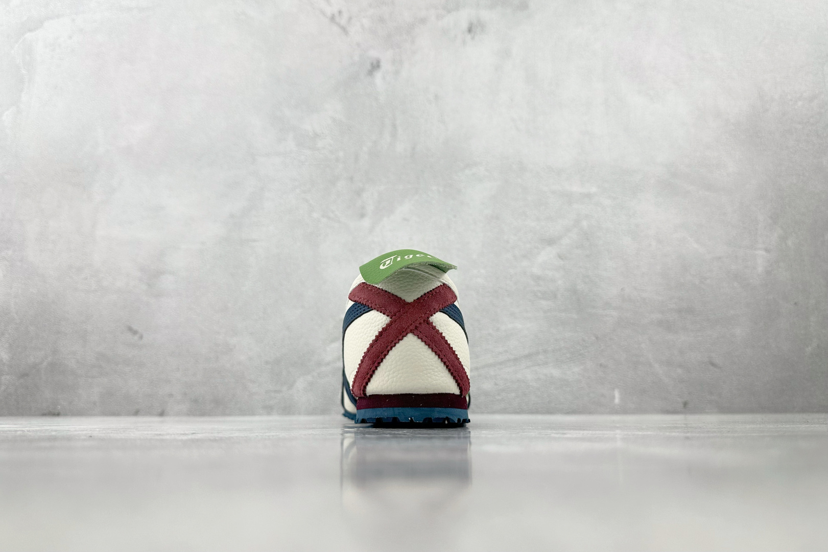 ZX 神版 
Onitsuka Tiger鬼塚虎 MEXICO 66 白蓝绿

货号：1183A201-