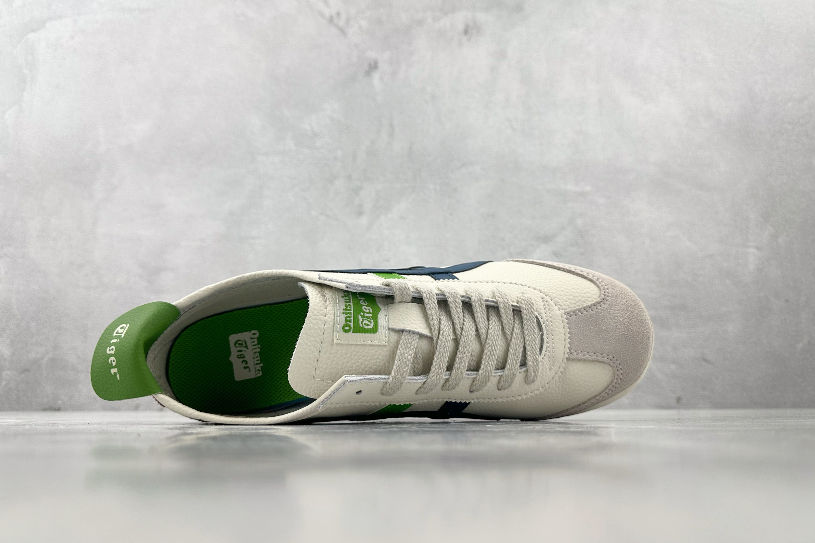 ZX 神版 
Onitsuka Tiger鬼塚虎 MEXICO 66 白蓝绿

货号：1183A201-