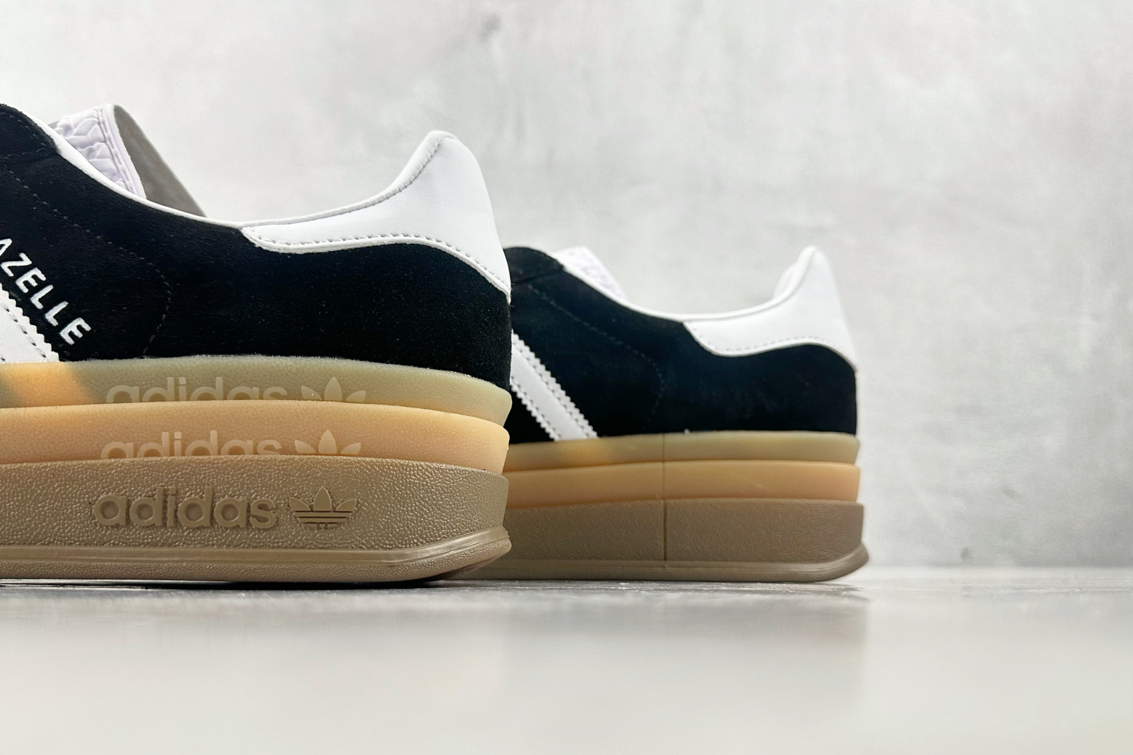HG 
品质升级 adidas originals GAZELLE BOLD 黑色

货号：IE0876