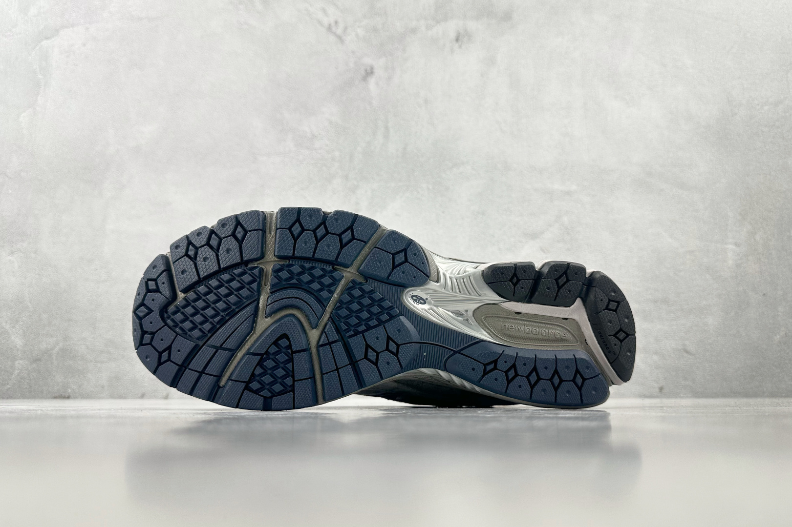 K13 版 
New Balance NB 2002R 麂皮 中灰色

货号：ML2002RA
尺码：3