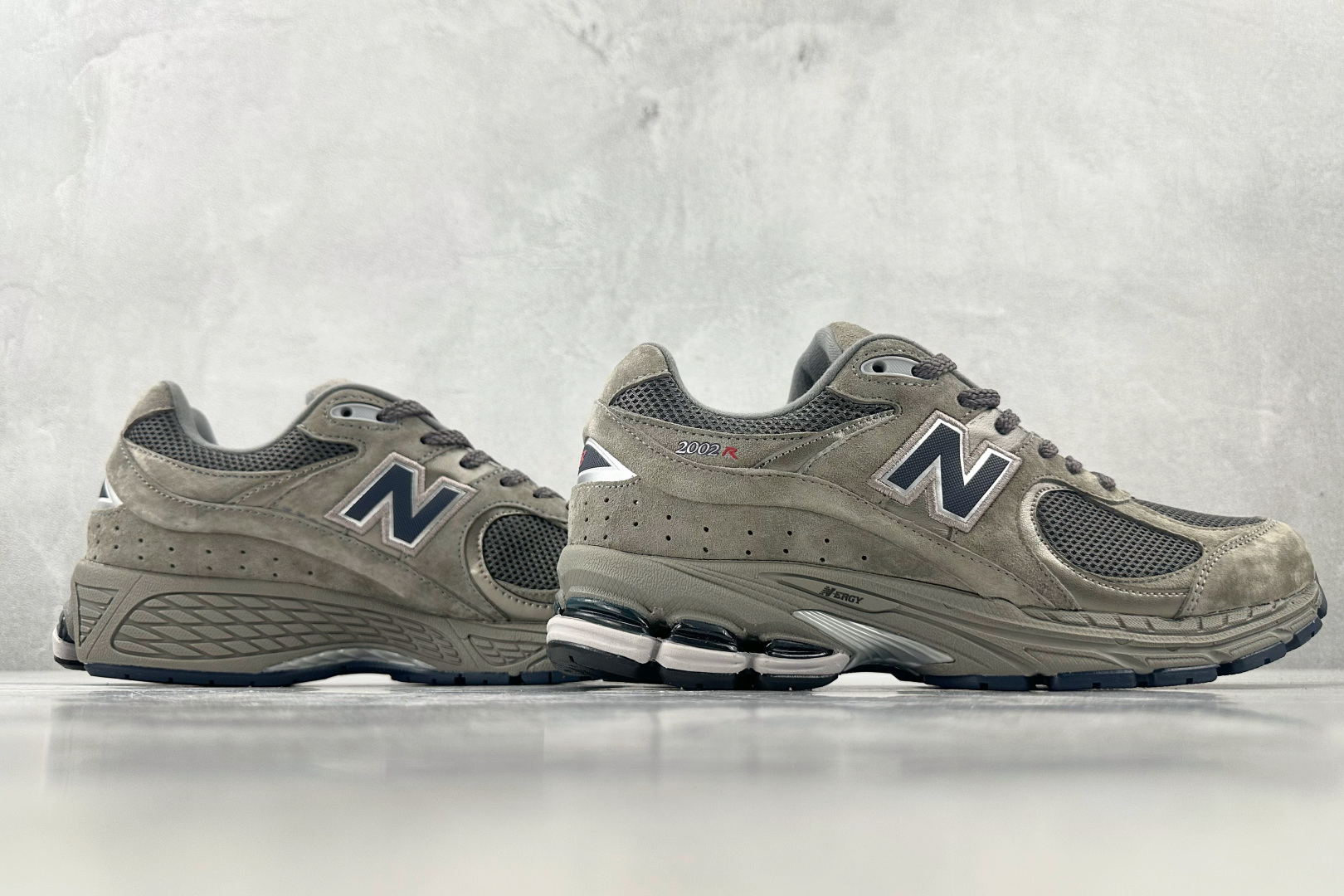 K13 版 
New Balance NB 2002R 麂皮 中灰色

货号：ML2002RA
尺码：3