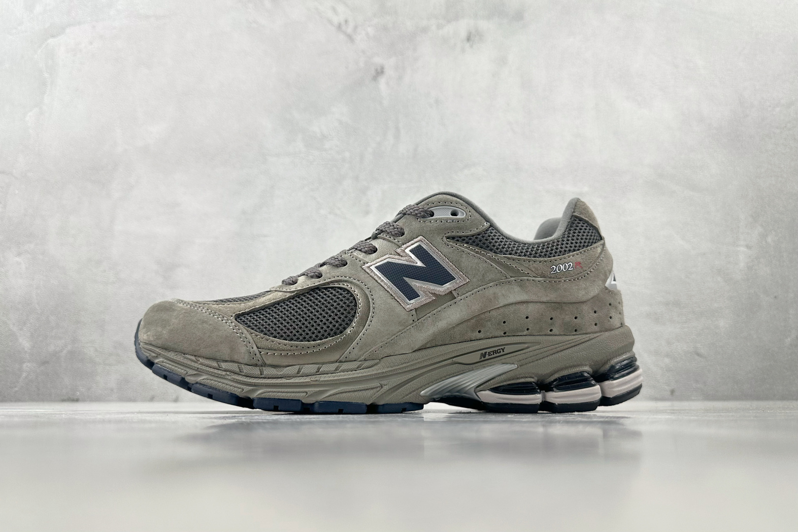 K13 版 
New Balance NB 2002R 麂皮 中灰色

货号：ML2002RA
尺码：3
