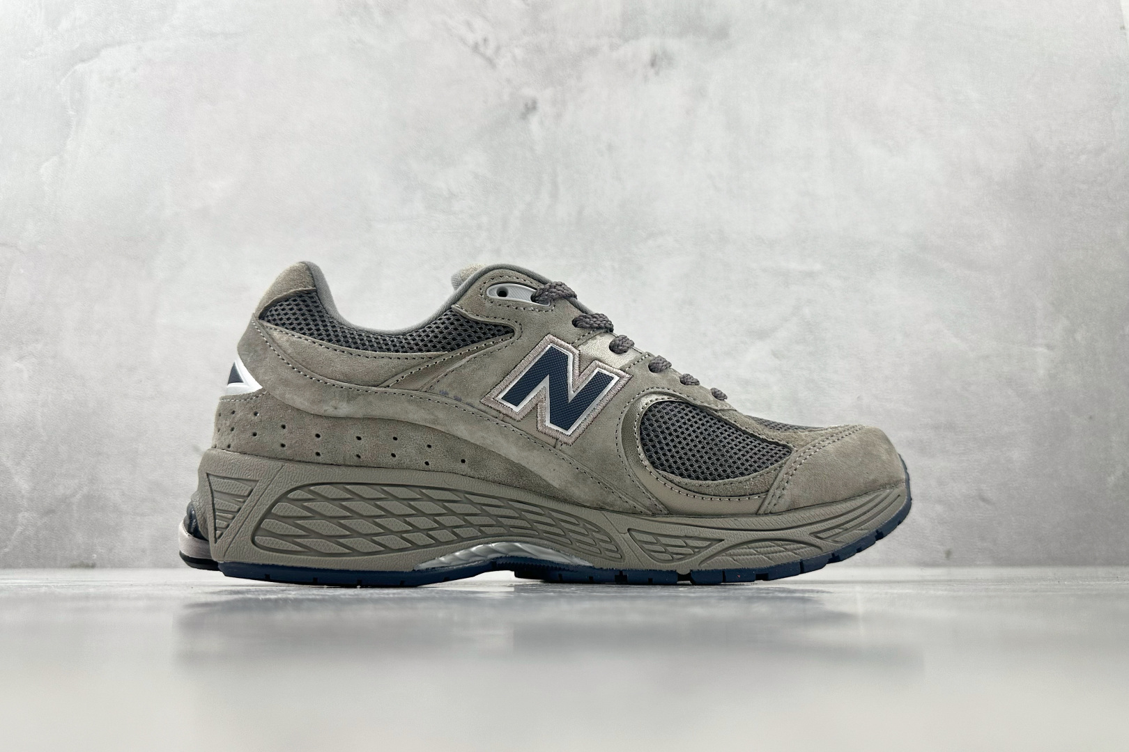 K13 版 
New Balance NB 2002R 麂皮 中灰色

货号：ML2002RA
尺码：3