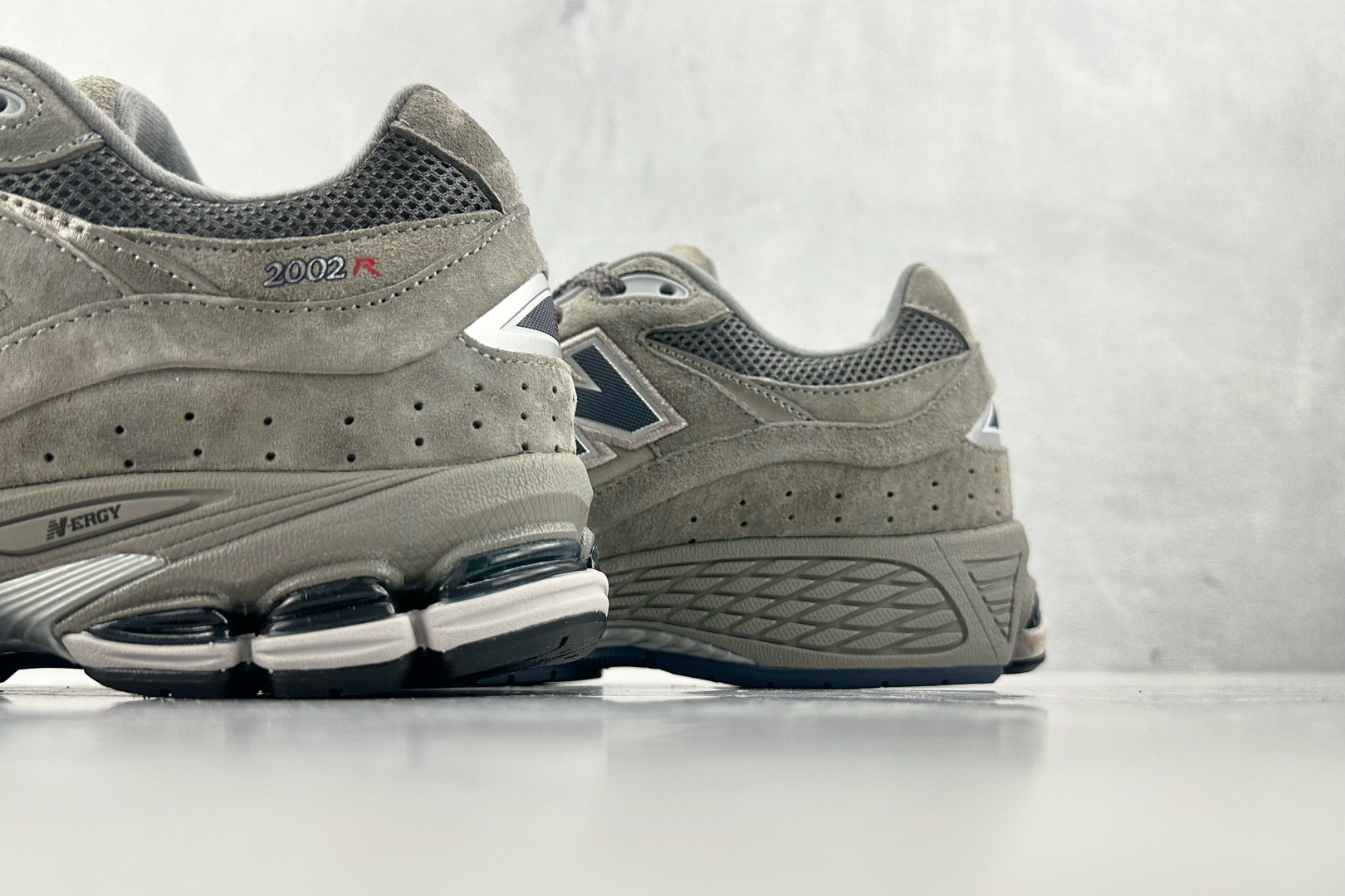 K13 版 
New Balance NB 2002R 麂皮 中灰色

货号：ML2002RA
尺码：3