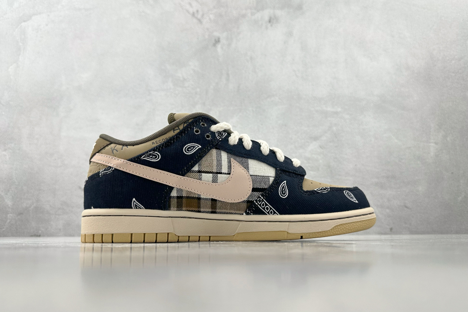KW神版 
口碑神作 Travis Scott x Nike Dunk SB Jackboys腰果花印花