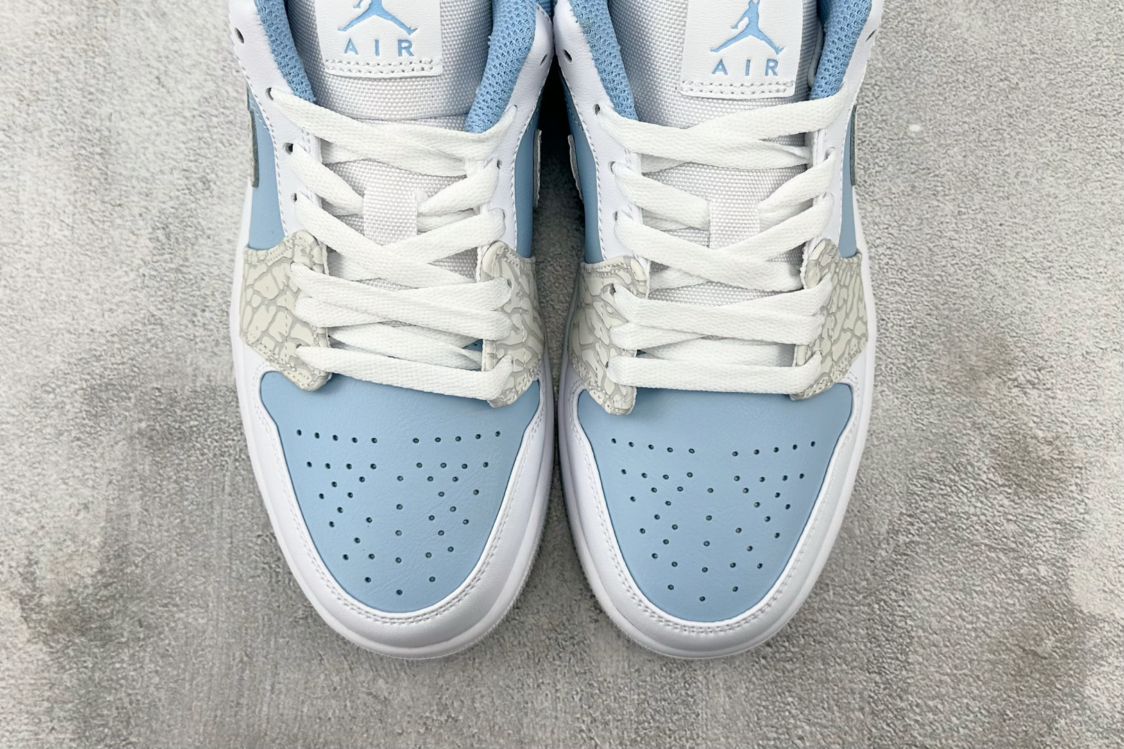 K版 
综合版 Jordan Air Jordan 1 白蓝

货号：IB7692-400
尺码：36 