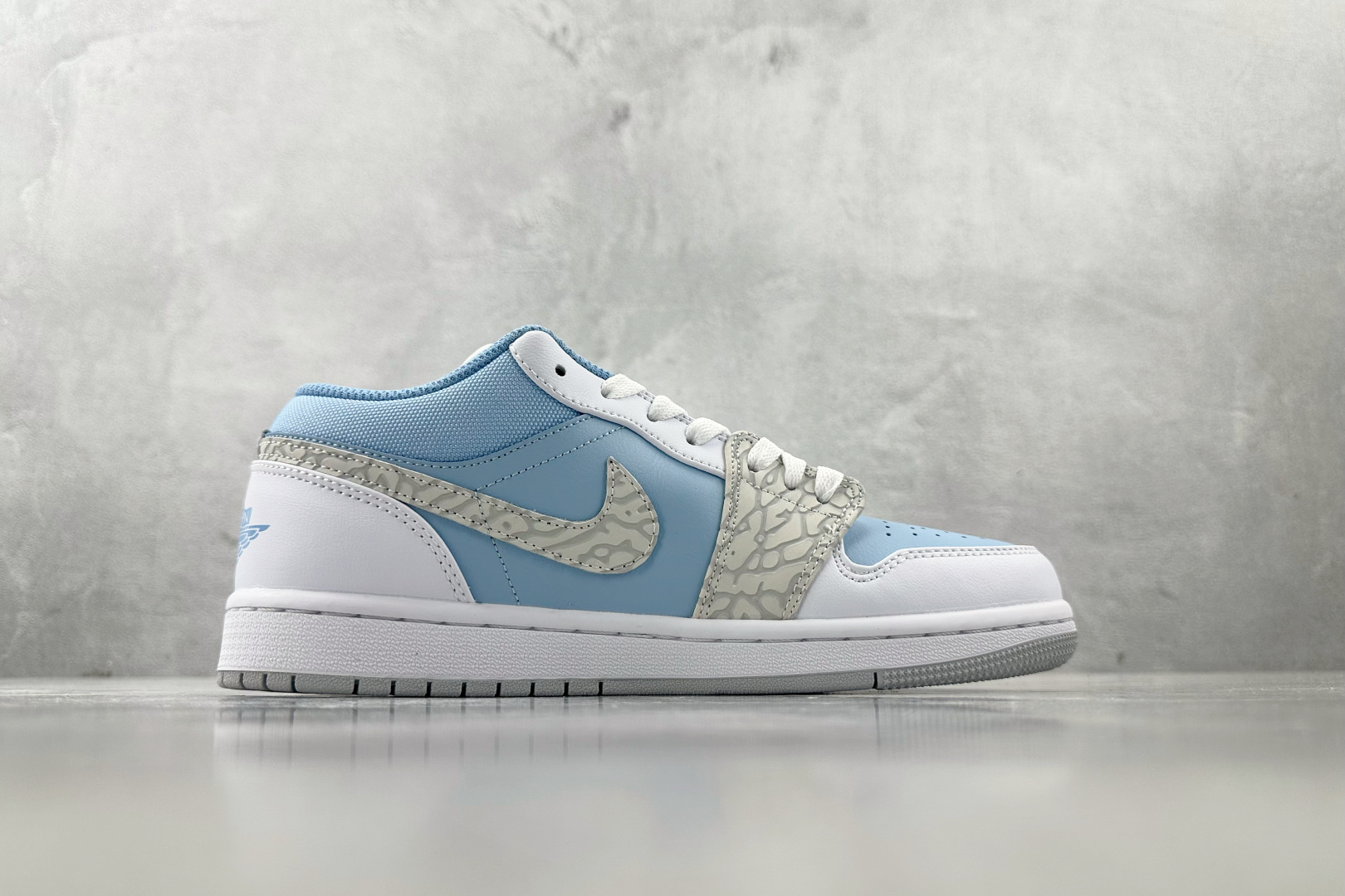 K版 
综合版 Jordan Air Jordan 1 白蓝

货号：IB7692-400
尺码：36 