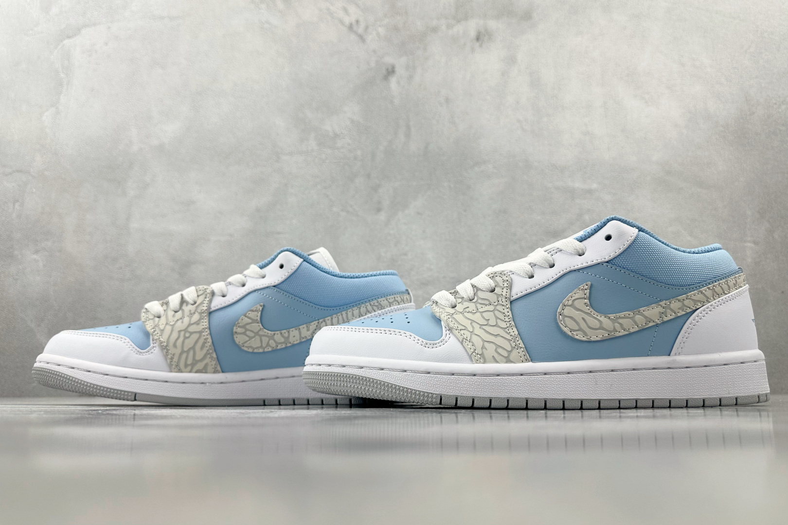 K版 
综合版 Jordan Air Jordan 1 白蓝

货号：IB7692-400
尺码：36 