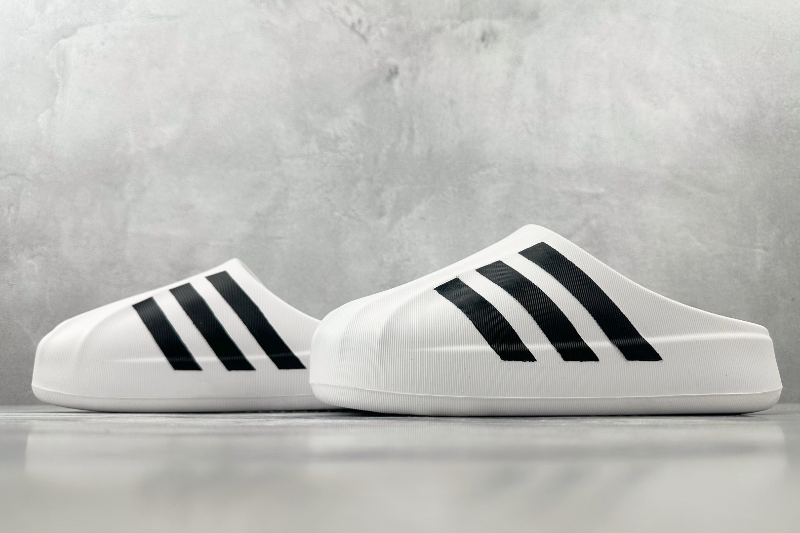CD 
adidas originals adiFOM SUPERSTAR MULE 白黑

货号：IF