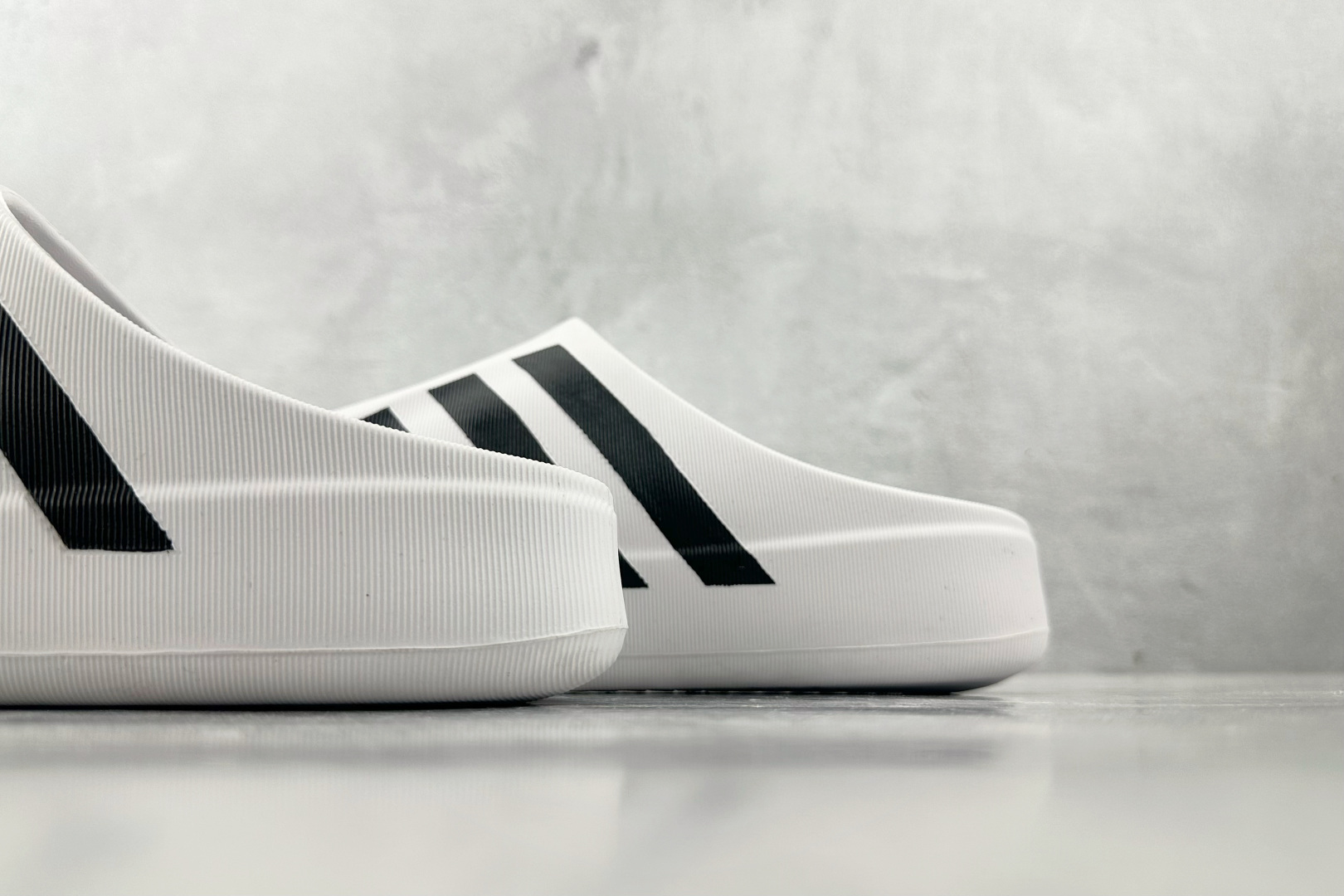 CD 
adidas originals adiFOM SUPERSTAR MULE 白黑

货号：IF