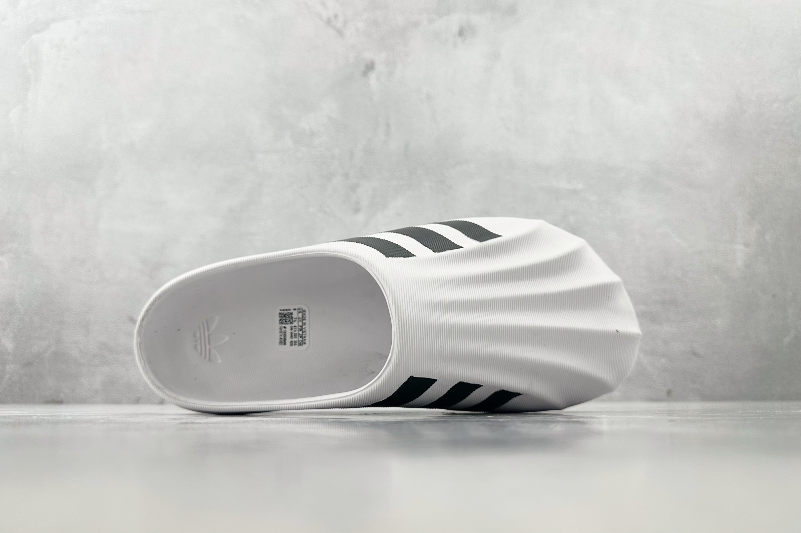 CD 
adidas originals adiFOM SUPERSTAR MULE 白黑

货号：IF