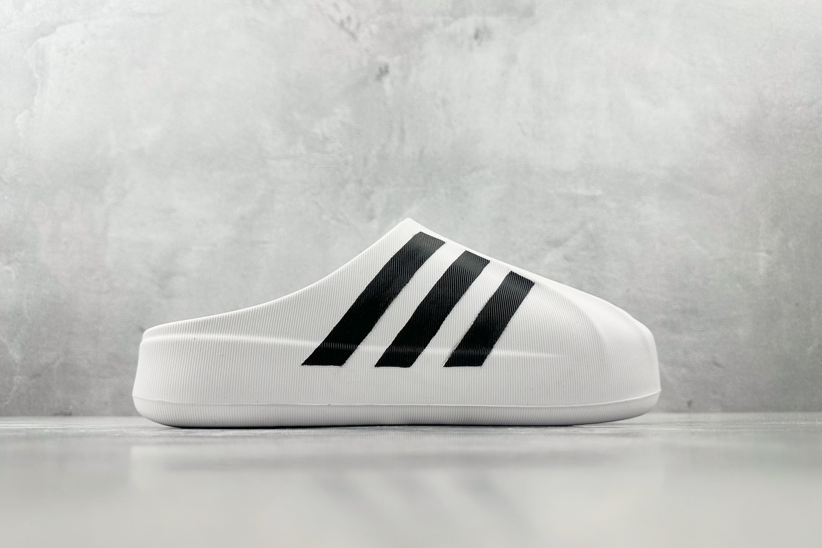 CD 
adidas originals adiFOM SUPERSTAR MULE 白黑

货号：IF