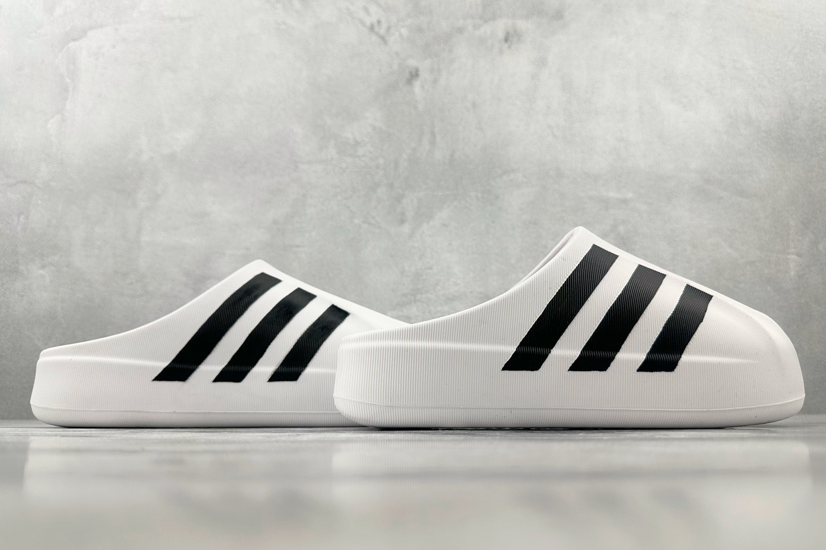 CD 
adidas originals adiFOM SUPERSTAR MULE 白黑

货号：IF