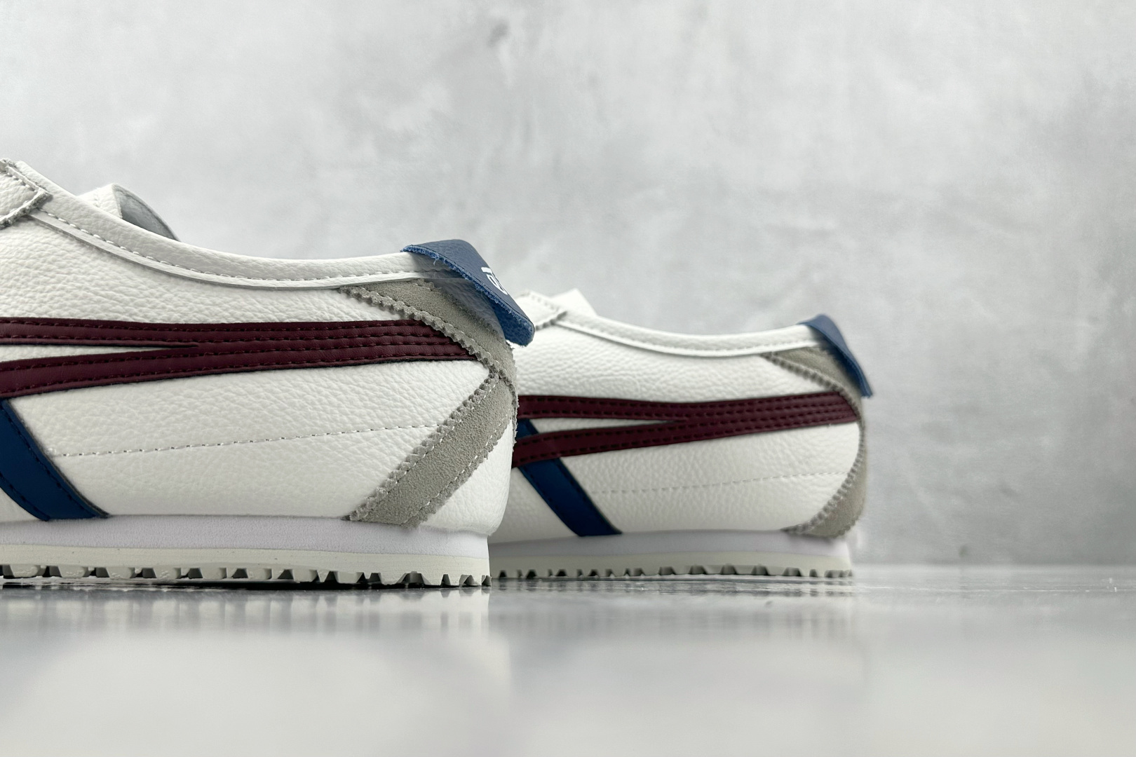 SC 
渠道特供  Onitsuka Tiger鬼塚虎 MEXICO 66 Slip-on 白红蓝

货