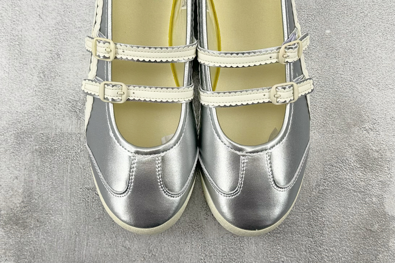 SC 
渠道特供  Onitsuka Tiger鬼塚虎 MEXICO 66 TGRS 银色

货号：11