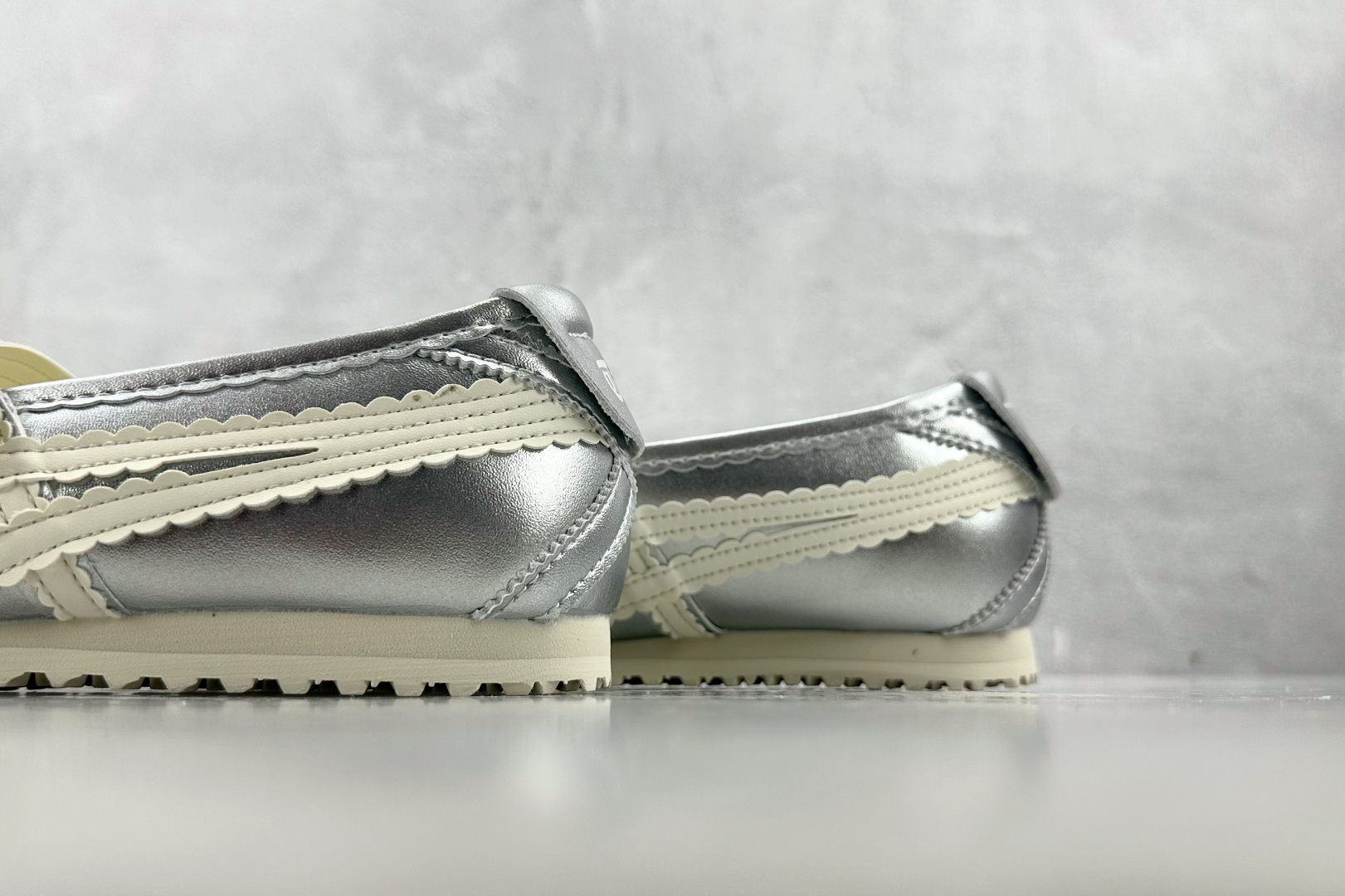 SC 
渠道特供  Onitsuka Tiger鬼塚虎 MEXICO 66 TGRS 银色

货号：11