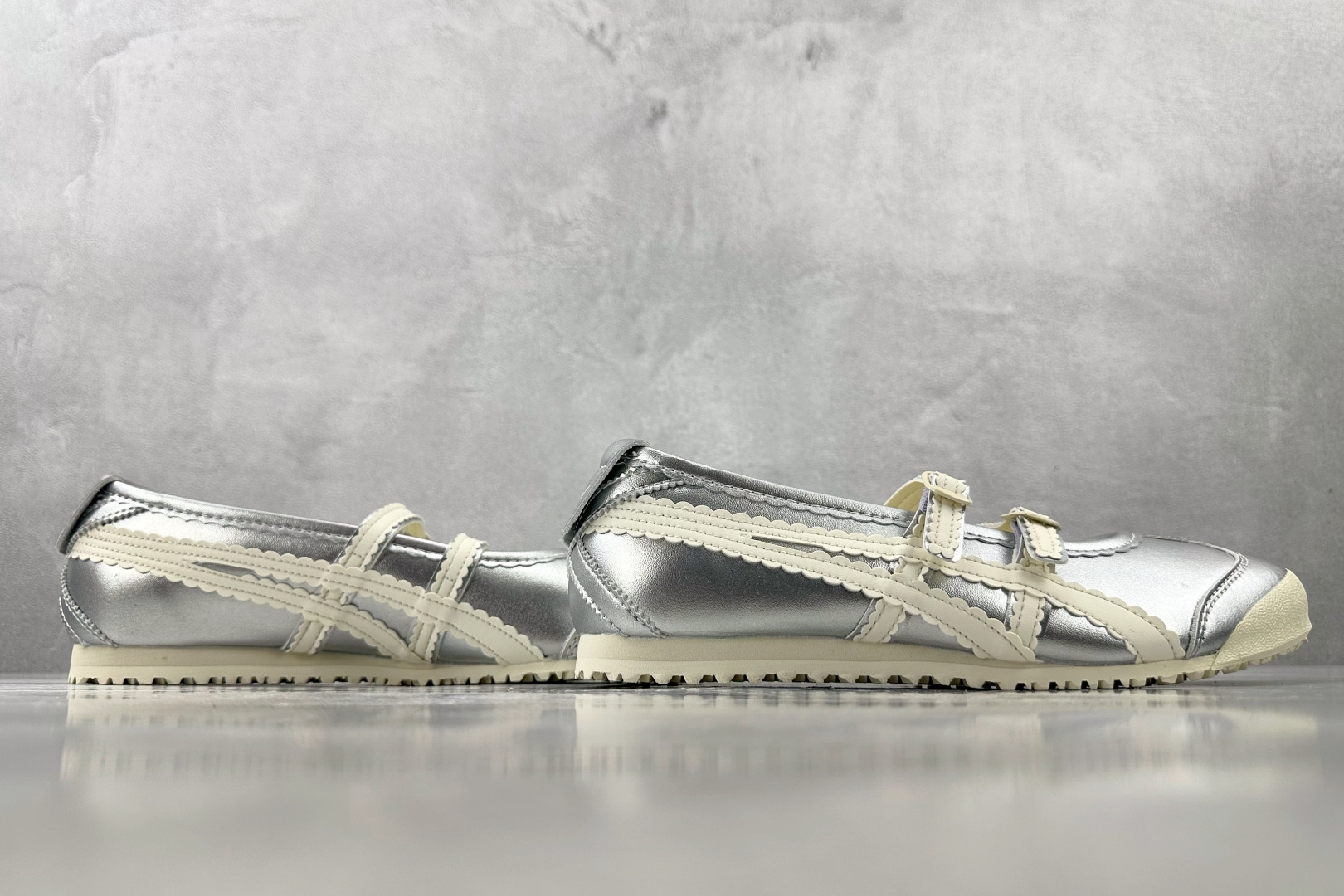 SC 
渠道特供  Onitsuka Tiger鬼塚虎 MEXICO 66 TGRS 银色

货号：11