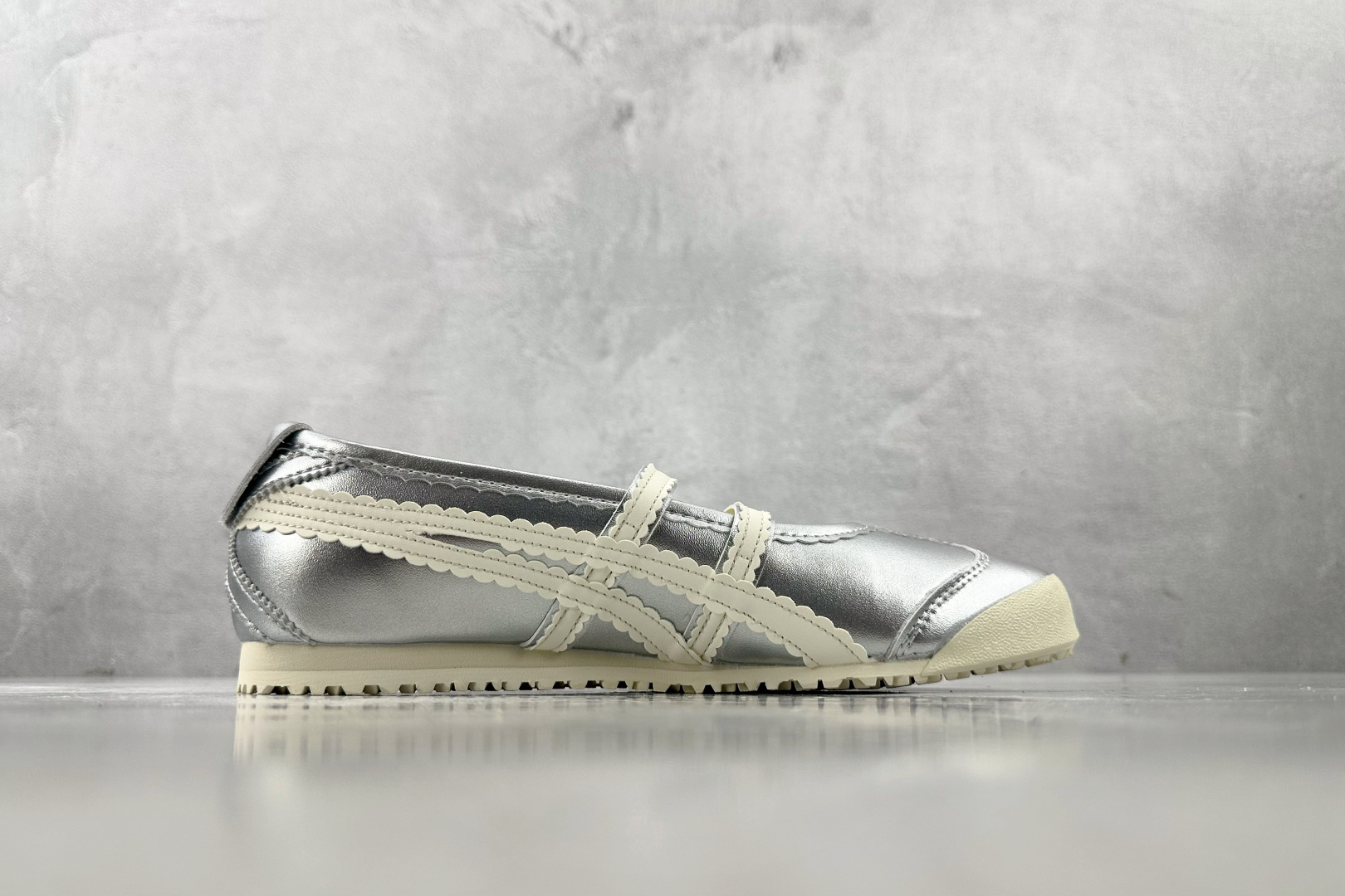 SC 
渠道特供  Onitsuka Tiger鬼塚虎 MEXICO 66 TGRS 银色

货号：11