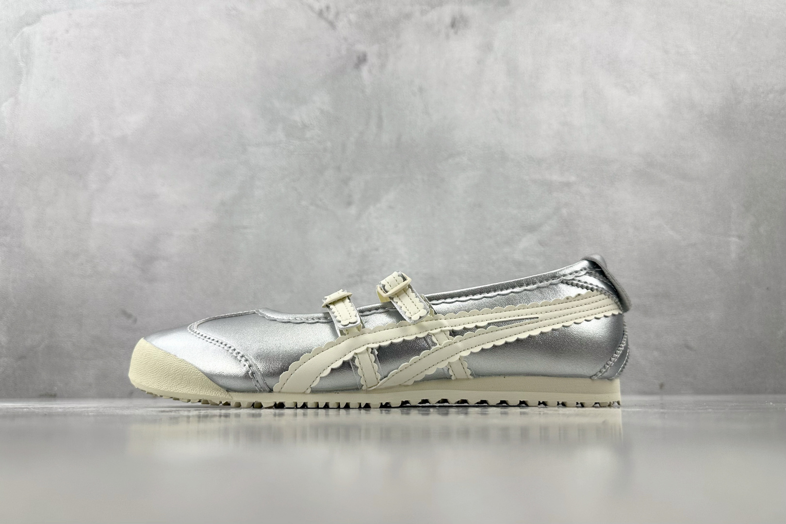 SC 
渠道特供  Onitsuka Tiger鬼塚虎 MEXICO 66 TGRS 银色

货号：11