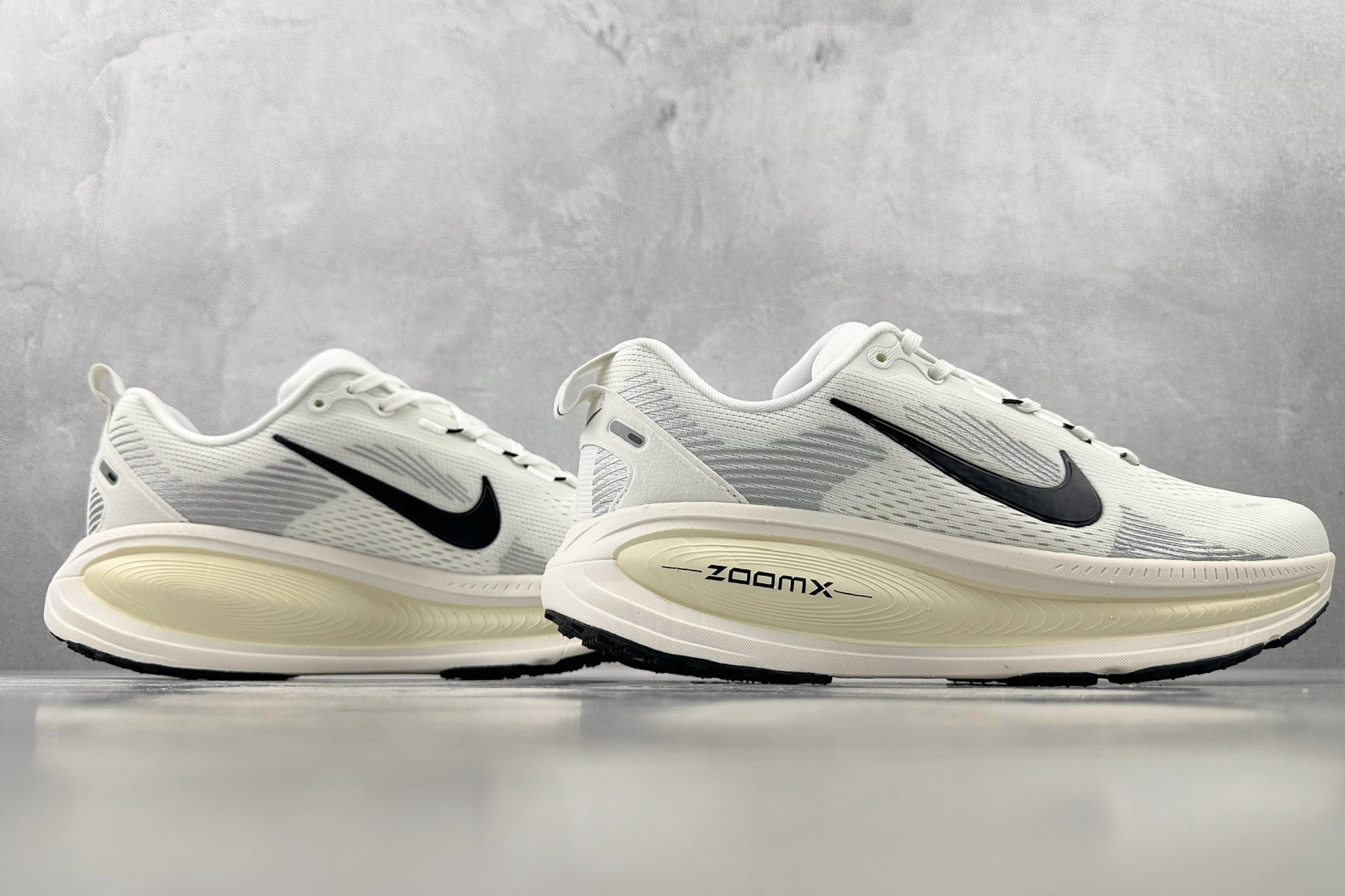 GT 
全套数据私模 Nike Vomero 18 米色

货号：HM6803-101
尺码：36 36