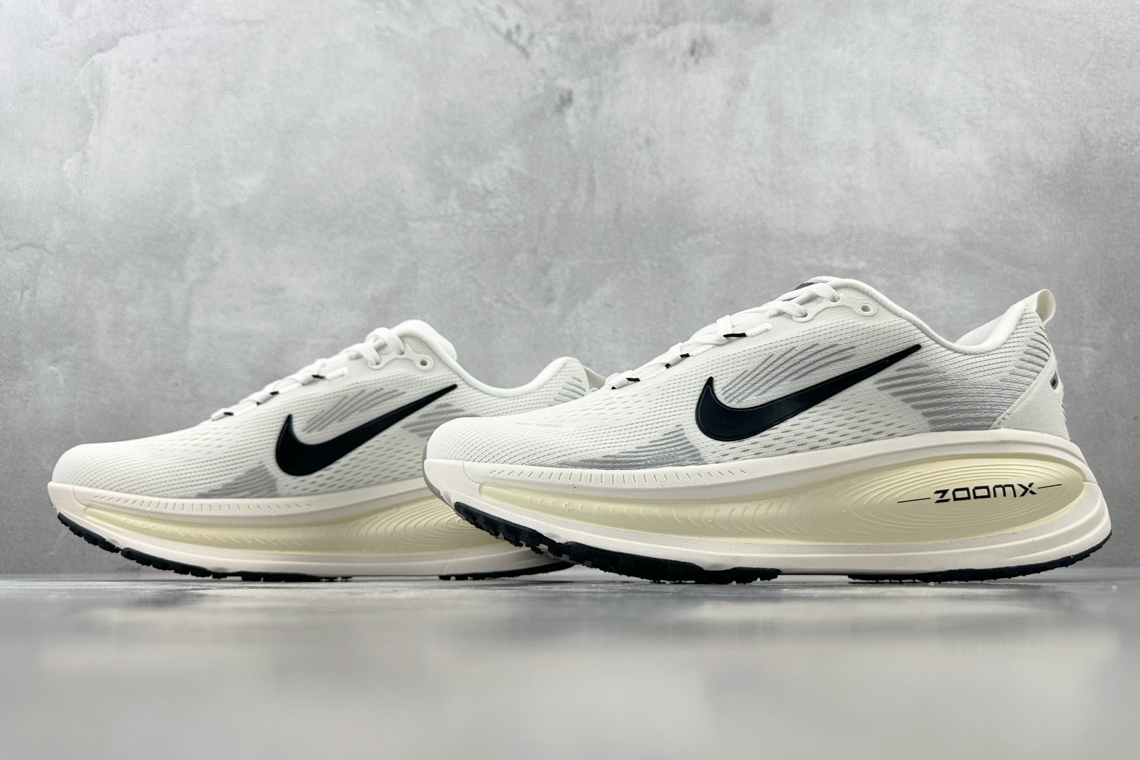 GT 
全套数据私模 Nike Vomero 18 米色

货号：HM6803-101
尺码：36 36