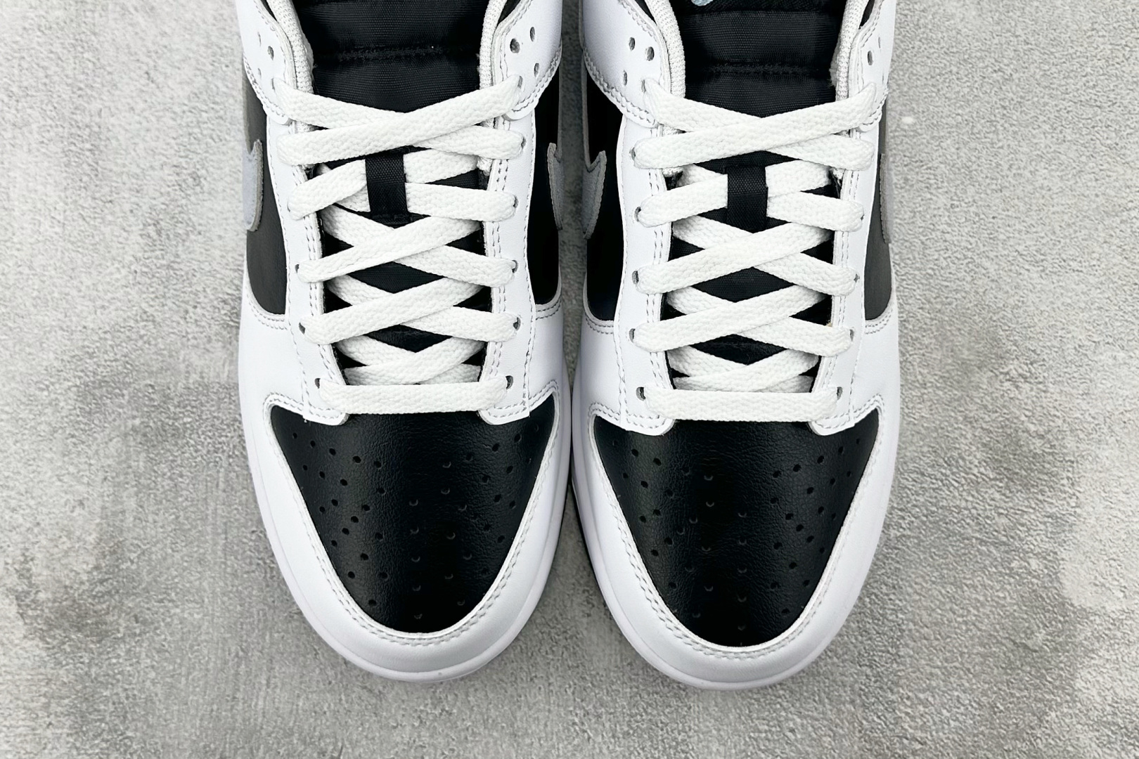KW神版 
口碑神作  Nike Dunk Reverse Panda 2.0白黑色

货号：IB462