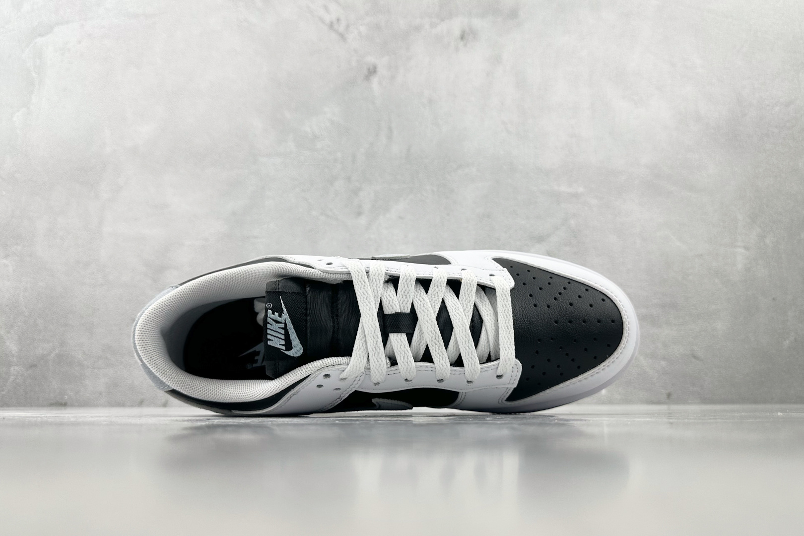 KW神版 
口碑神作  Nike Dunk Reverse Panda 2.0白黑色

货号：IB462