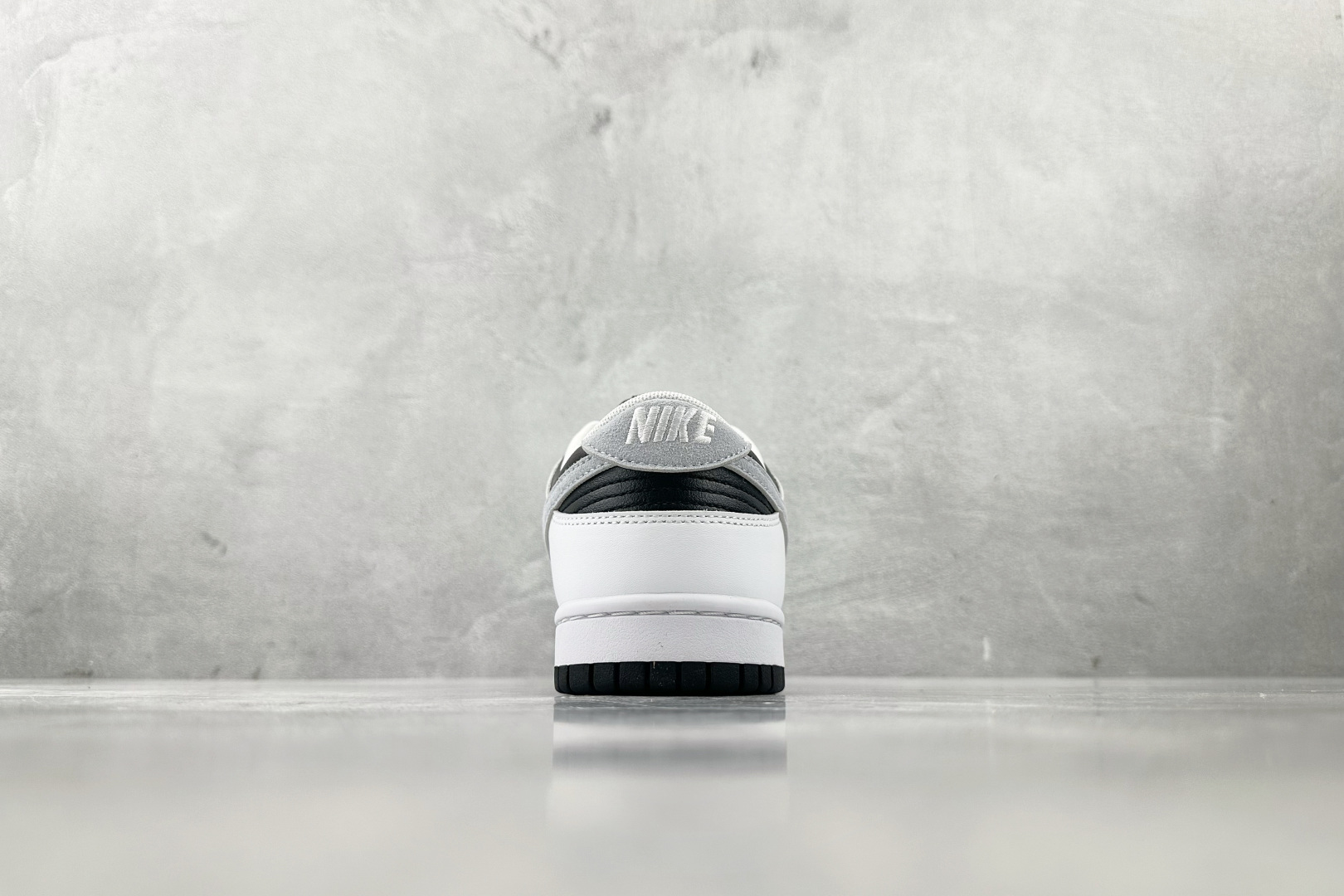 KW神版 
口碑神作  Nike Dunk Reverse Panda 2.0白黑色

货号：IB462