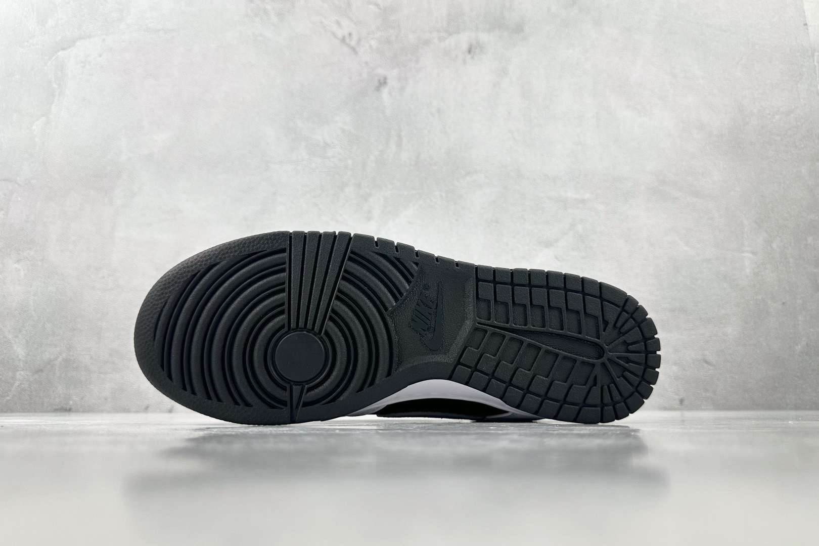 KW神版 
口碑神作  Nike Dunk Reverse Panda 2.0白黑色

货号：IB462