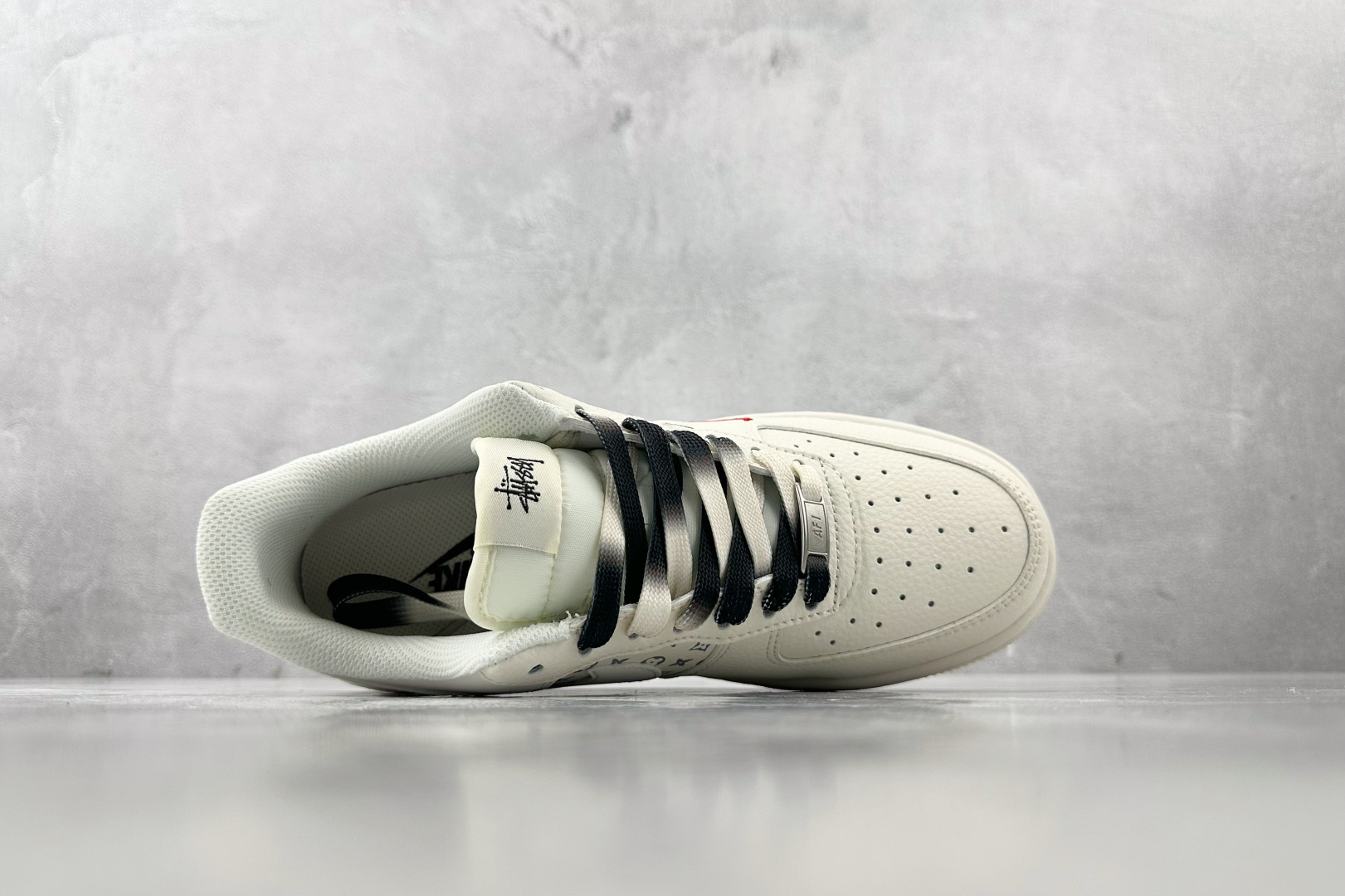 XC 
Nike Air Force 1'07  斯图西 联名 米白

货号：HH7518 076
尺码