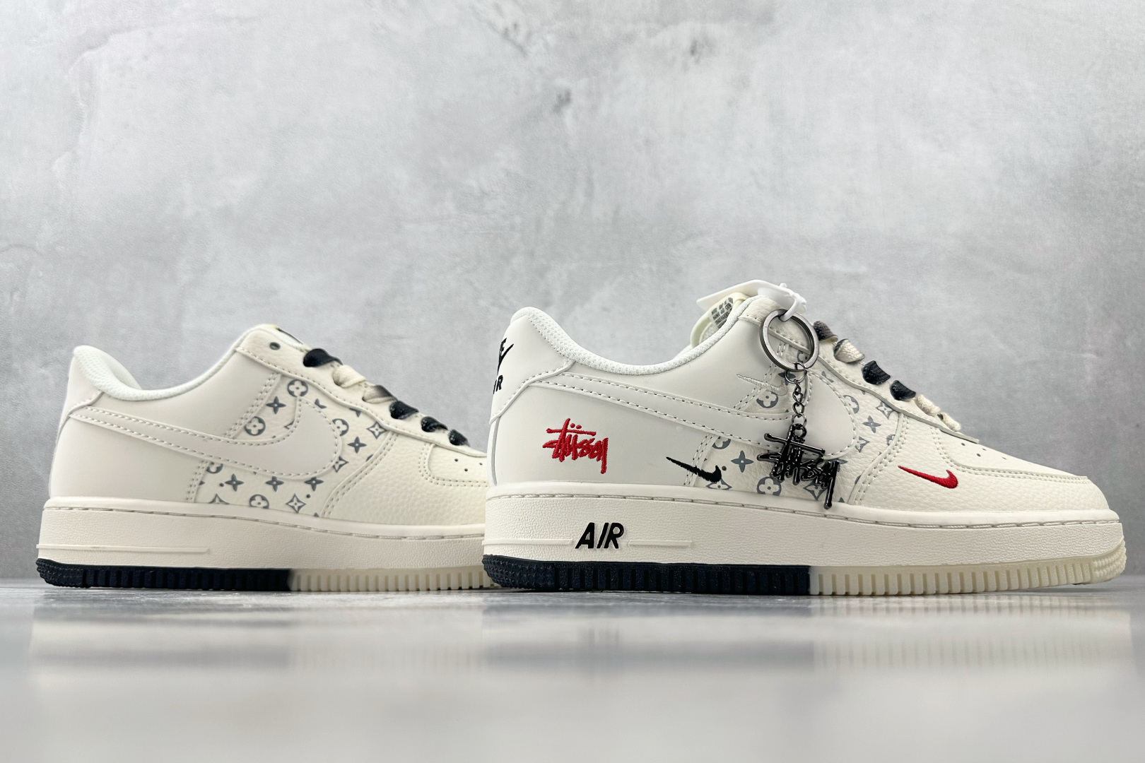 XC 
Nike Air Force 1'07  斯图西 联名 米白

货号：HH7518 076
尺码