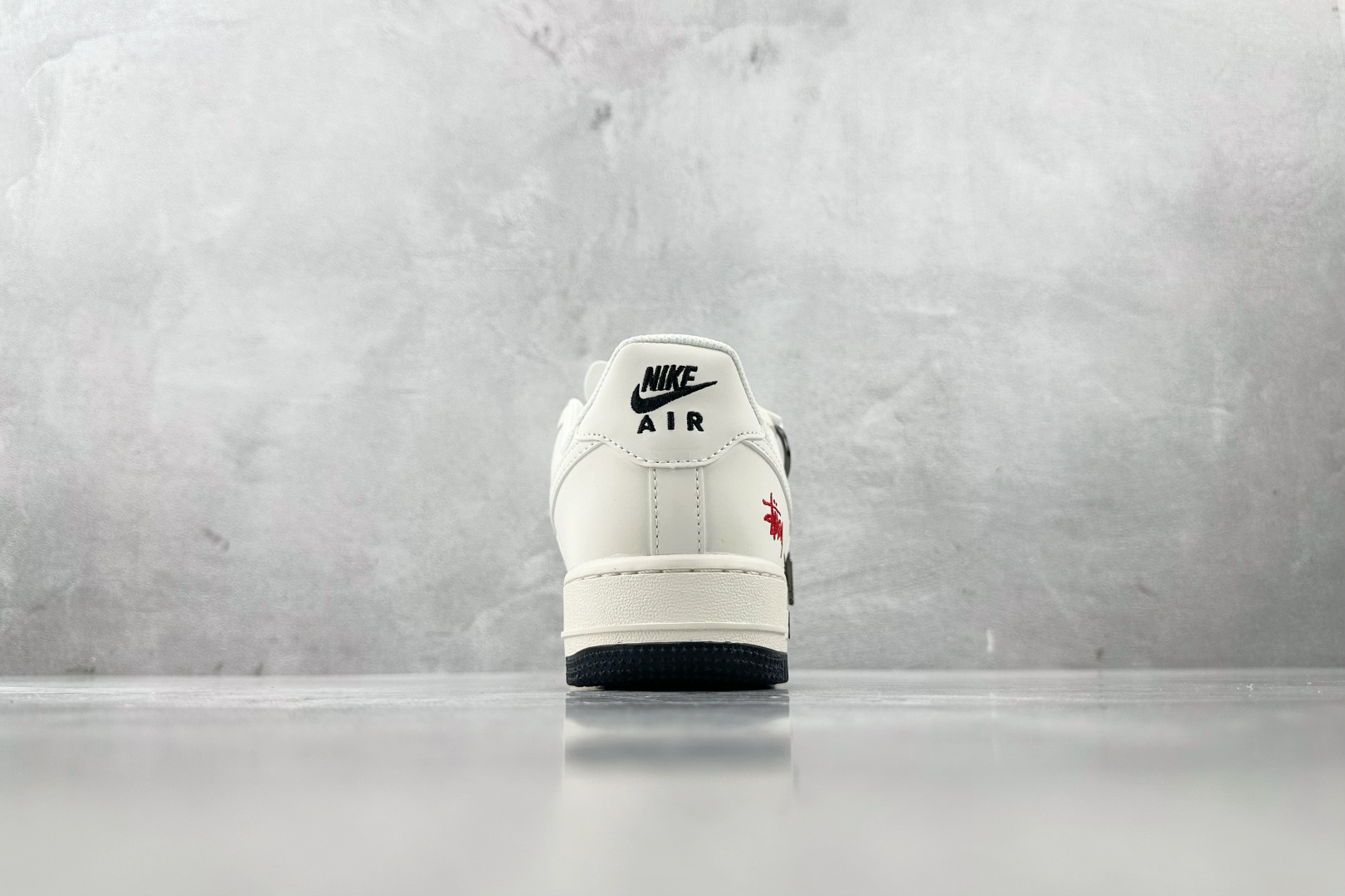 XC 
Nike Air Force 1'07  斯图西 联名 米白

货号：HH7518 076
尺码