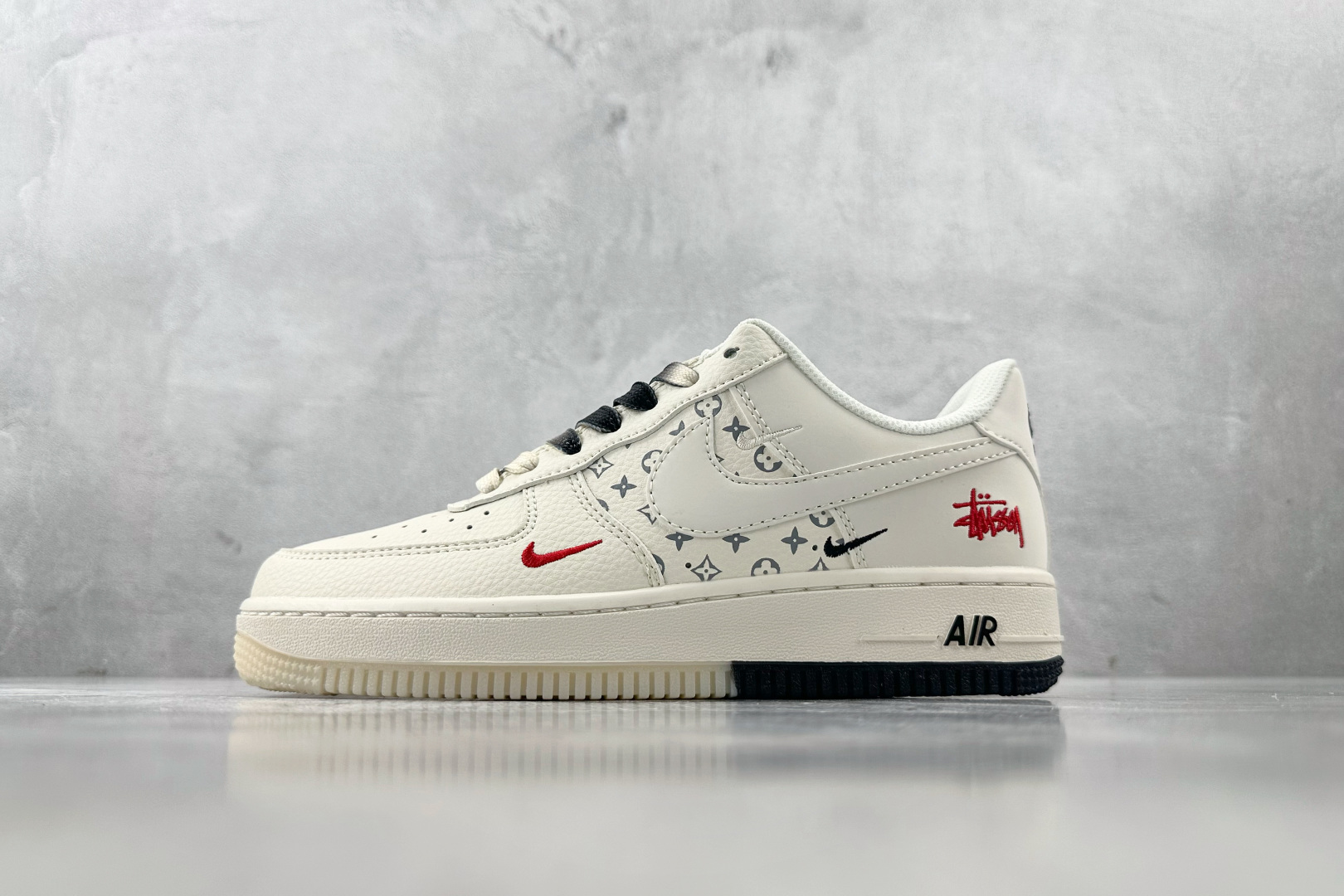 XC 
Nike Air Force 1'07  斯图西 联名 米白

货号：HH7518 076
尺码
