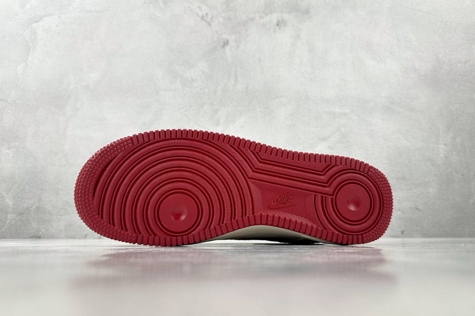 XC 
Nike Air Force 1'07 Supreme 联名 米白红

货号：DF0188 04