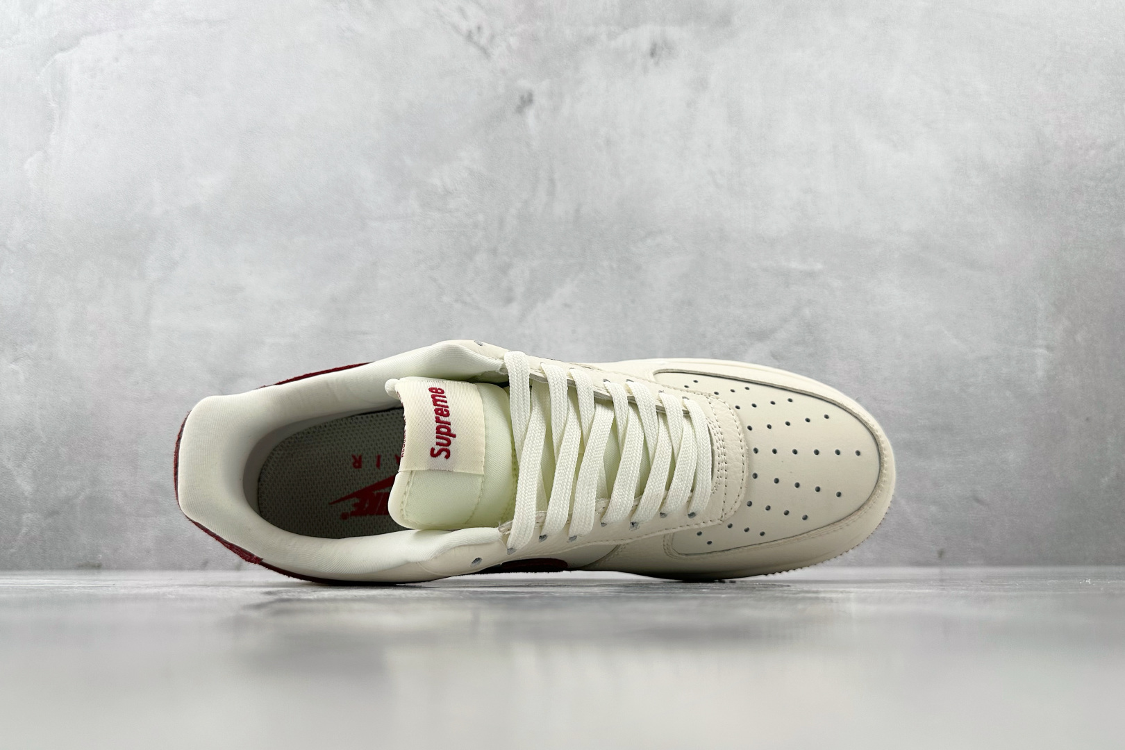 XC 
Nike Air Force 1'07 Supreme 联名 米白红

货号：DF0188 04